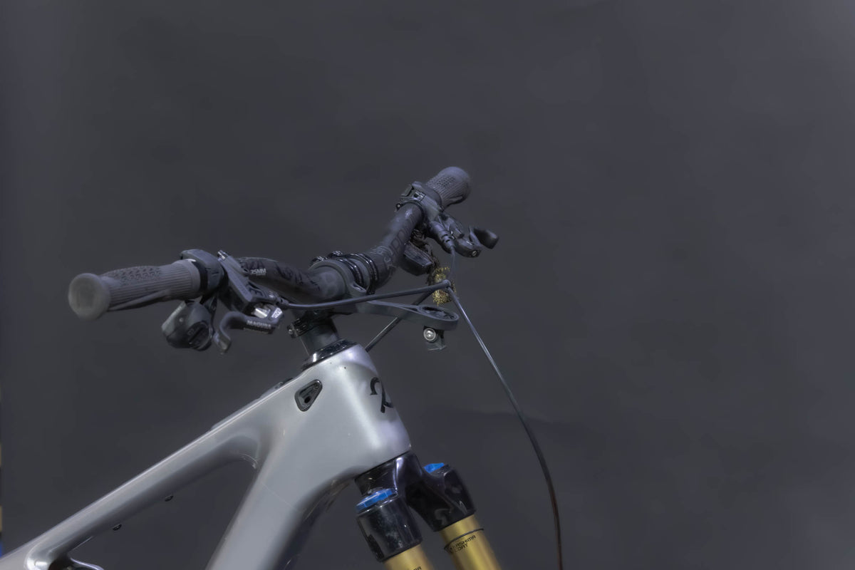 Bicicleta de Montaña Asistida Doble Suspensión Amflow PL Carbon  29" Talla Medium (2025) (Seminueva)