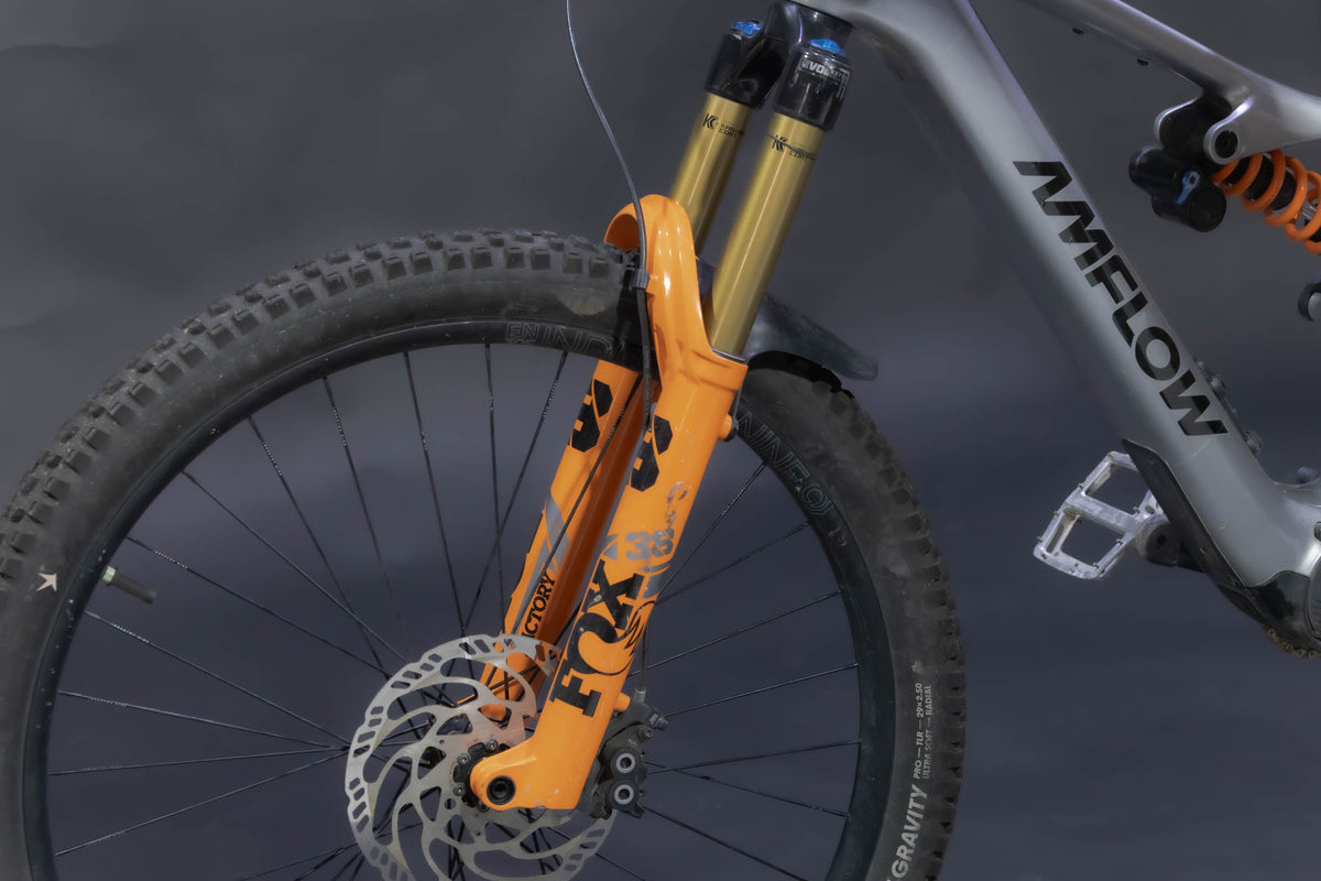 Bicicleta de Montaña Asistida Doble Suspensión Amflow PL Carbon  29" Talla Medium (2025) (Seminueva)