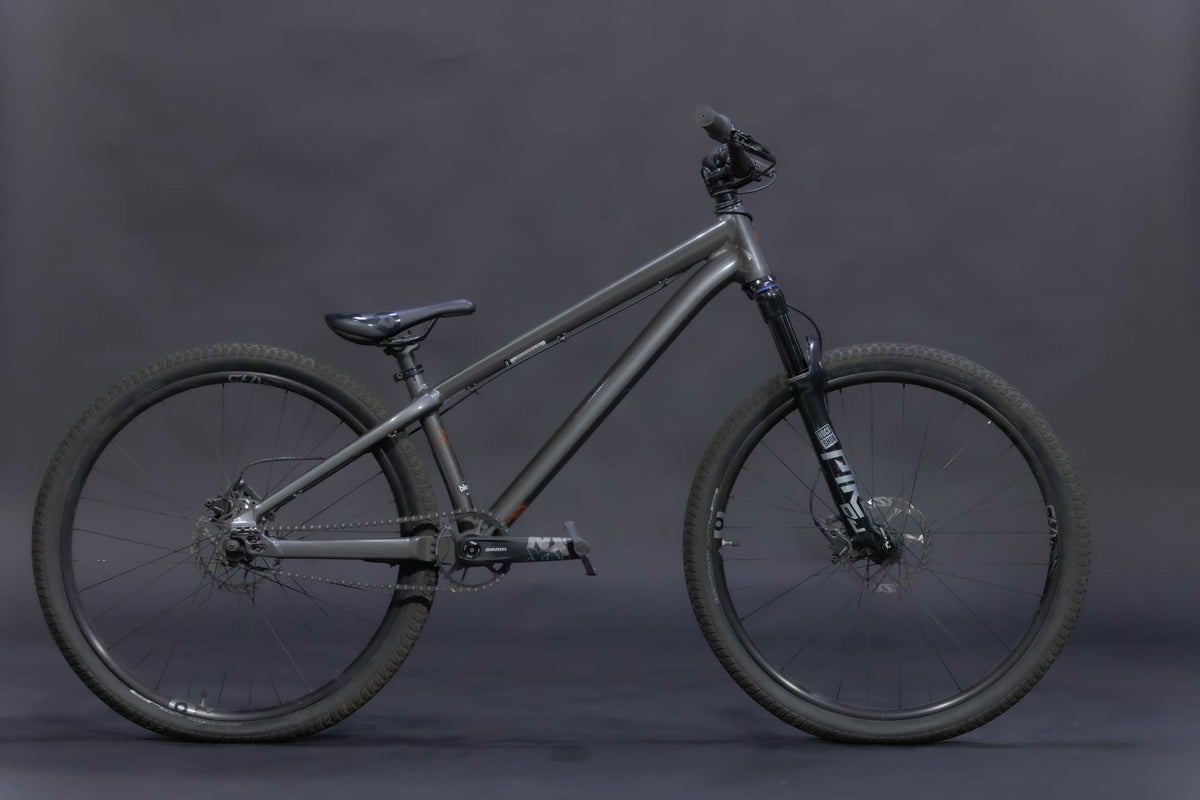 Bicicleta de ciudad Dirt Jump Specialized P.3 Talla Regular Rodado 26" (2023) Seminueva