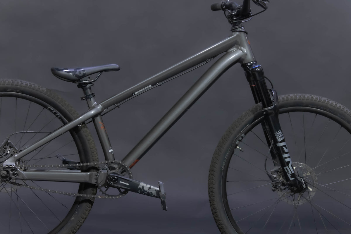Bicicleta de ciudad Dirt Jump Specialized P.3 Talla Regular Rodado 26" (2023) Seminueva