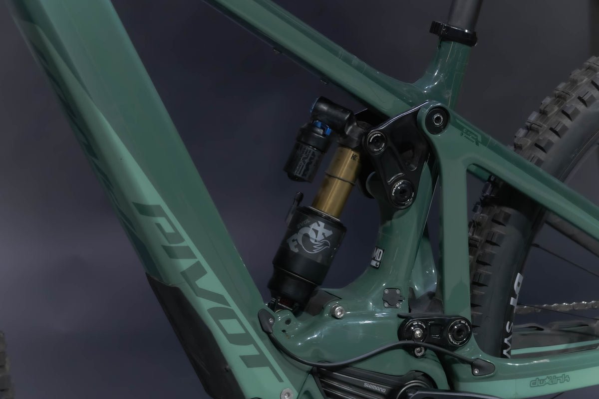 Bicicleta de Montaña Asistida Doble Suspensión Pivot Cycles Shuttle LT 29" Talla Medium (2023) Seminueva