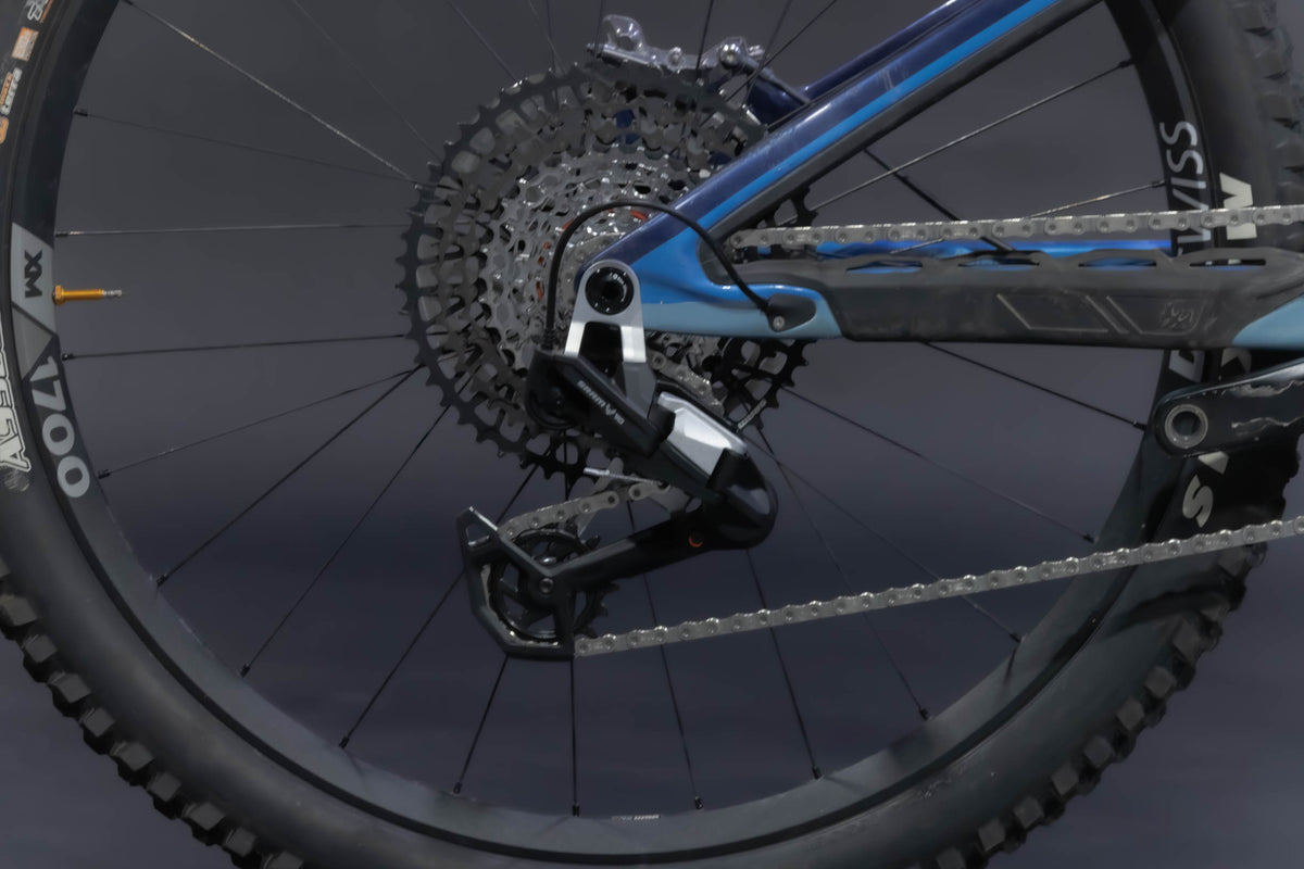 Bicicleta de Montaña Asistida Doble Suspensión Pivot Cycles Shuttle LT 29/27.5" Talla Large (2023) Seminueva
