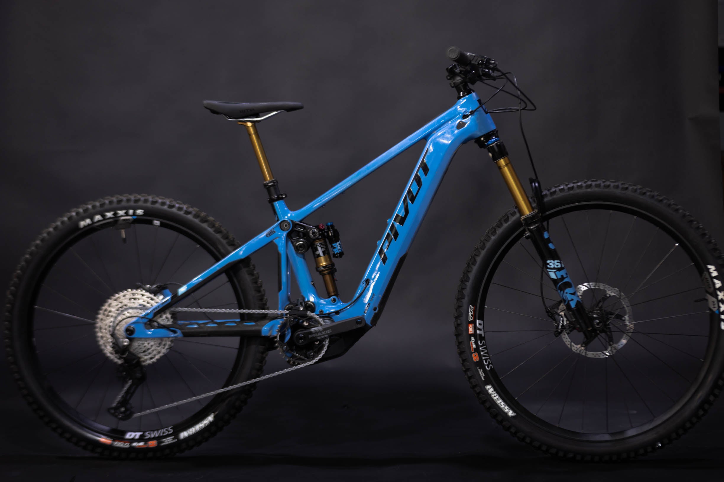 Bicicleta de Montaña Asistida Doble Suspensión Pivot Cycles Shuttle AM 29" Talla Small (2024) Seminueva