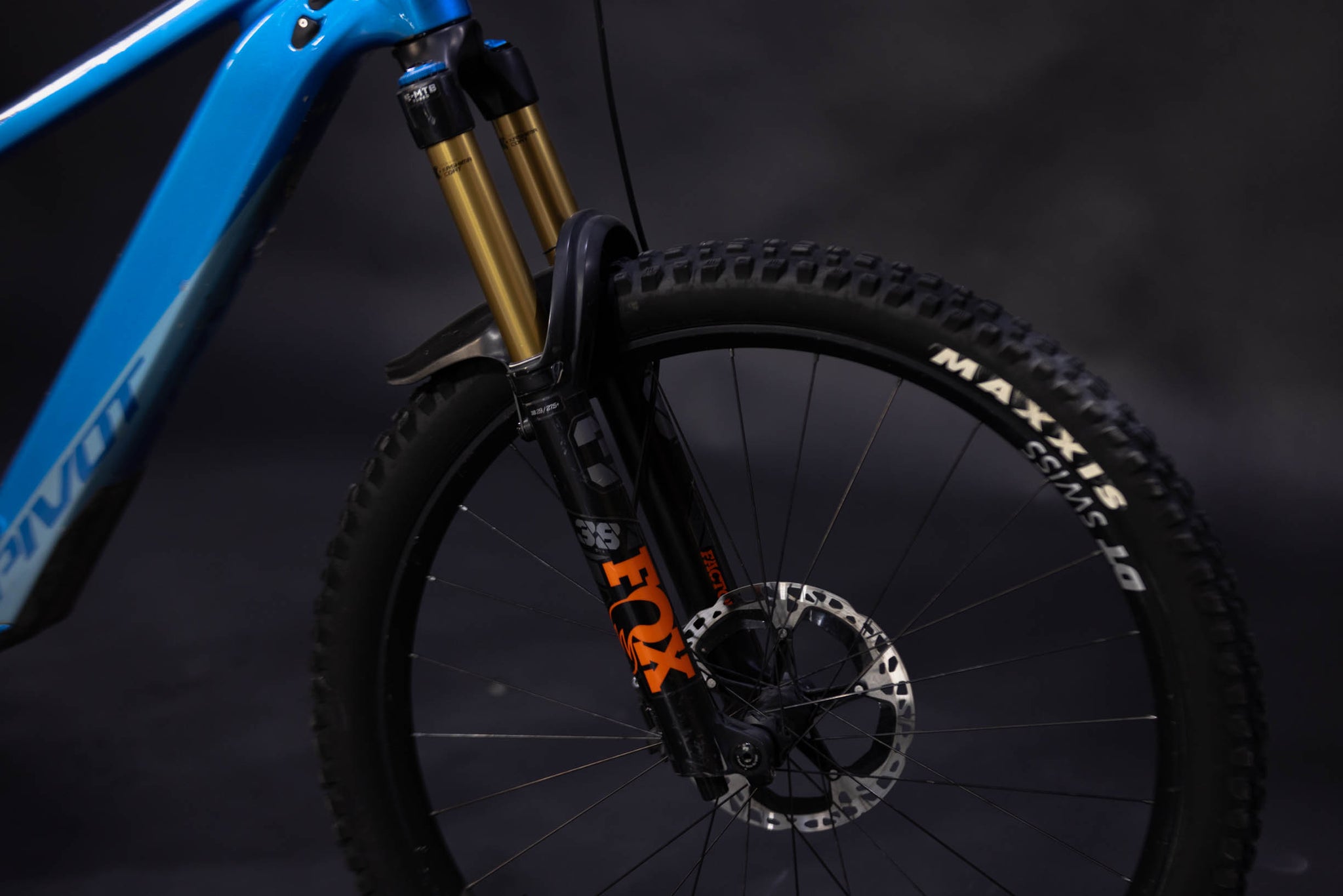 Bicicleta de Montaña Asistida Doble Suspensión Pivot Cycles Shuttle LT 29" Talla Medium (2023) Seminueva