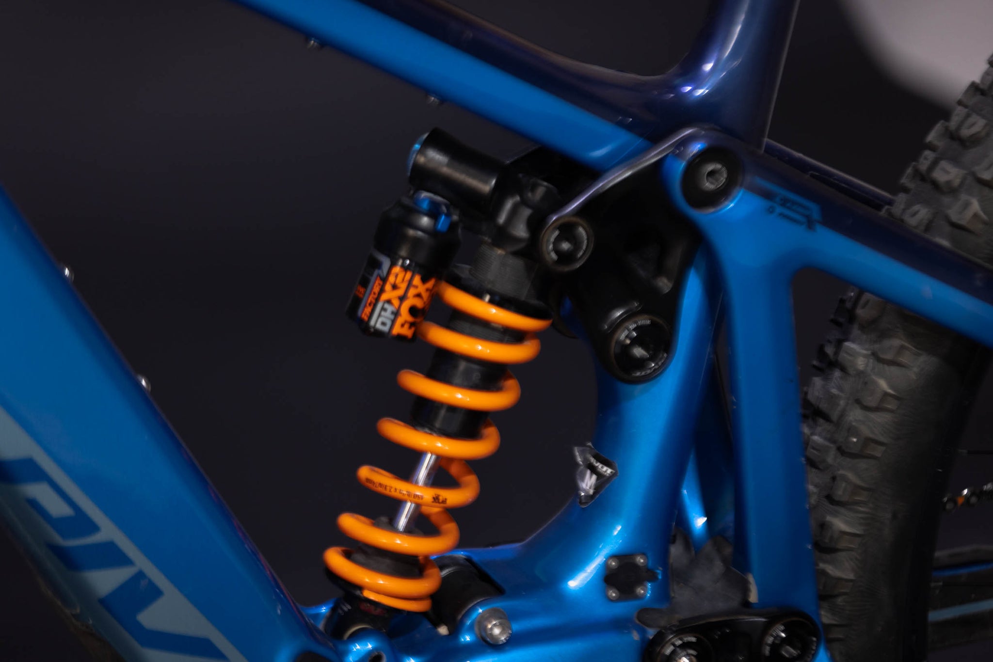 Bicicleta de Montaña Asistida Doble Suspensión Pivot Cycles Shuttle LT 29" Talla Medium (2023) Seminueva