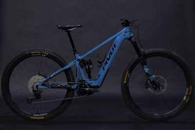 Bicicleta de Montaña Asistida Doble Suspensión Pivot Cycles Shuttle AM 29" Talla Small (2024) Seminueva