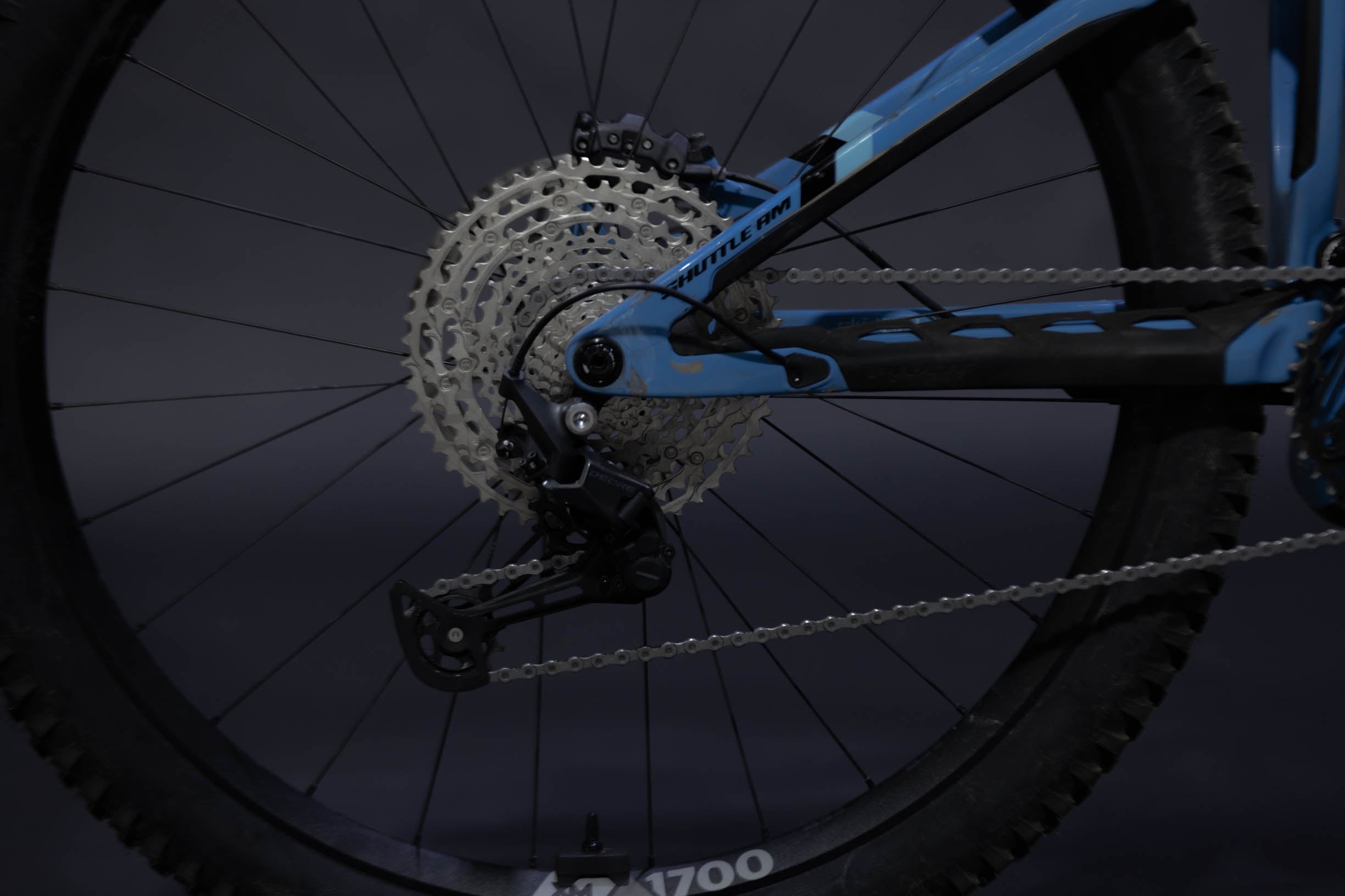 Bicicleta de Montaña Asistida Doble Suspensión Pivot Cycles Shuttle AM 29" Talla Small (2024) Seminueva