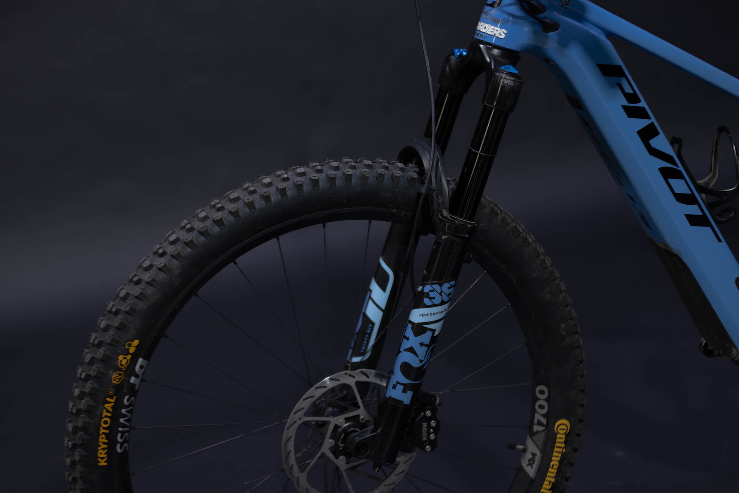 Bicicleta de Montaña Asistida Doble Suspensión Pivot Cycles Shuttle AM 29" Talla Small (2024) Seminueva