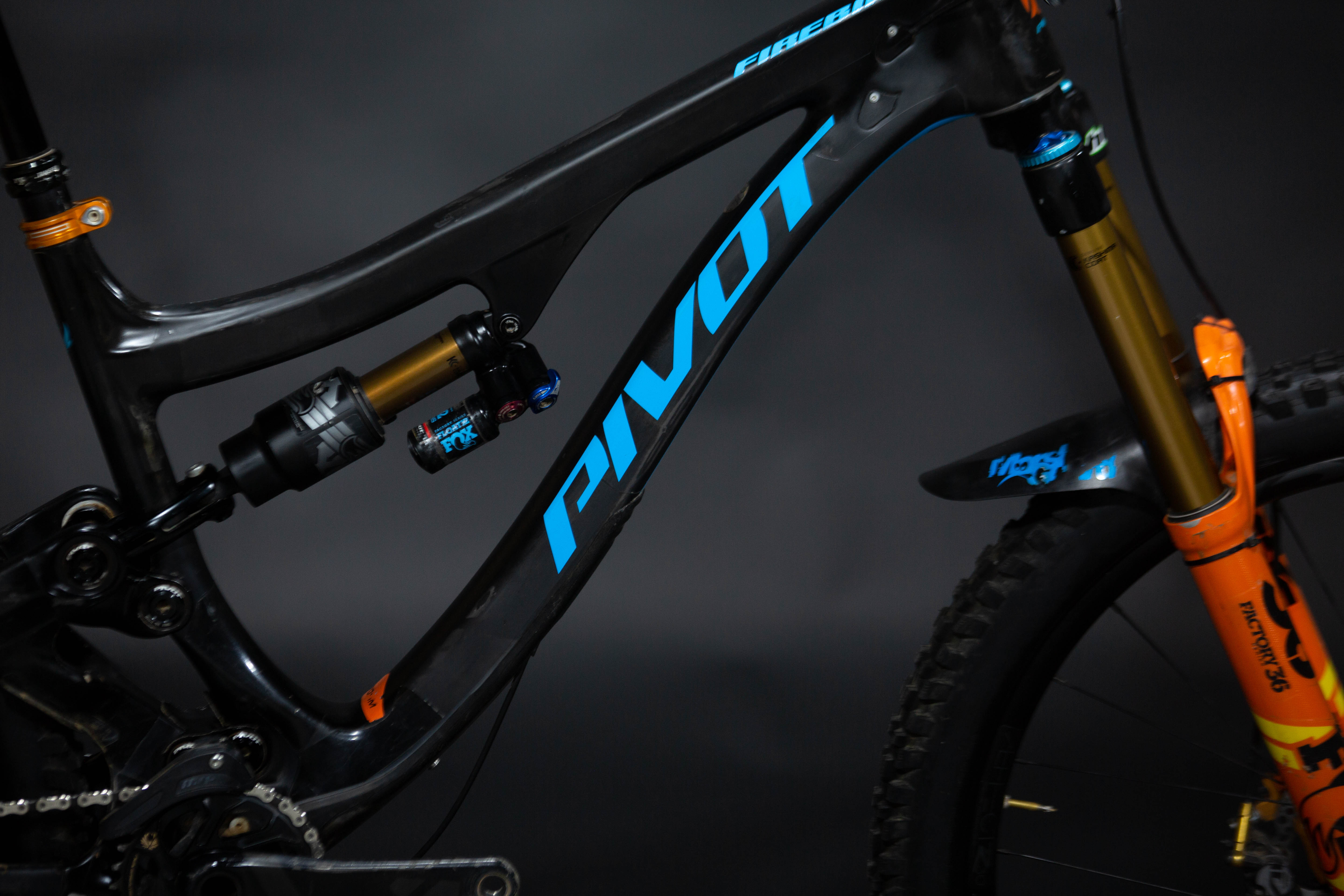 Bicicleta De Montaña Doble Suspensión Pivot Cycles Firebird 27.5" Talla Medium (2018) Seminueva