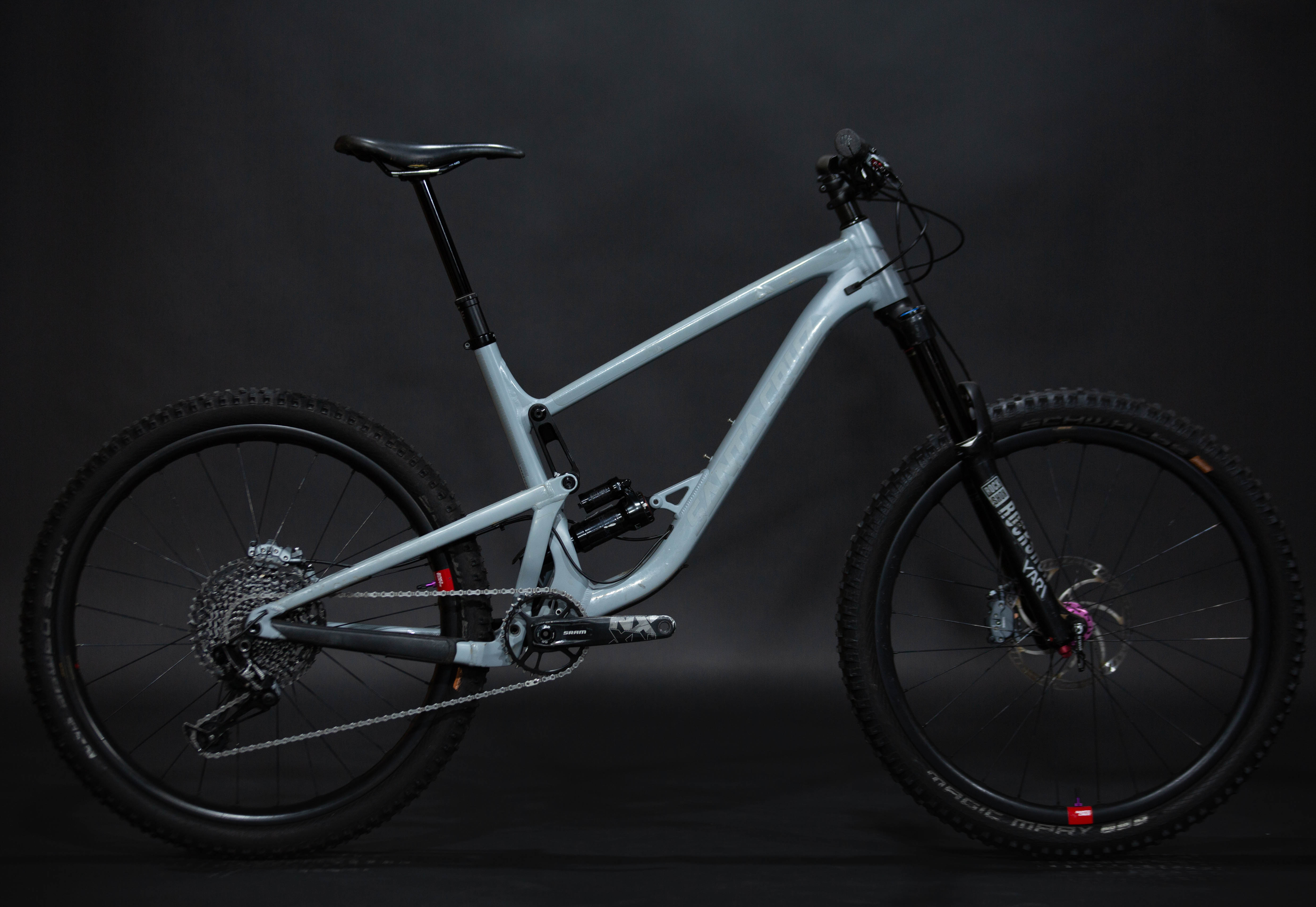 Bicicleta de Montaña Doble Supensión Santa Cruz Bronson  27.5" Talla Large (2019) Seminueva