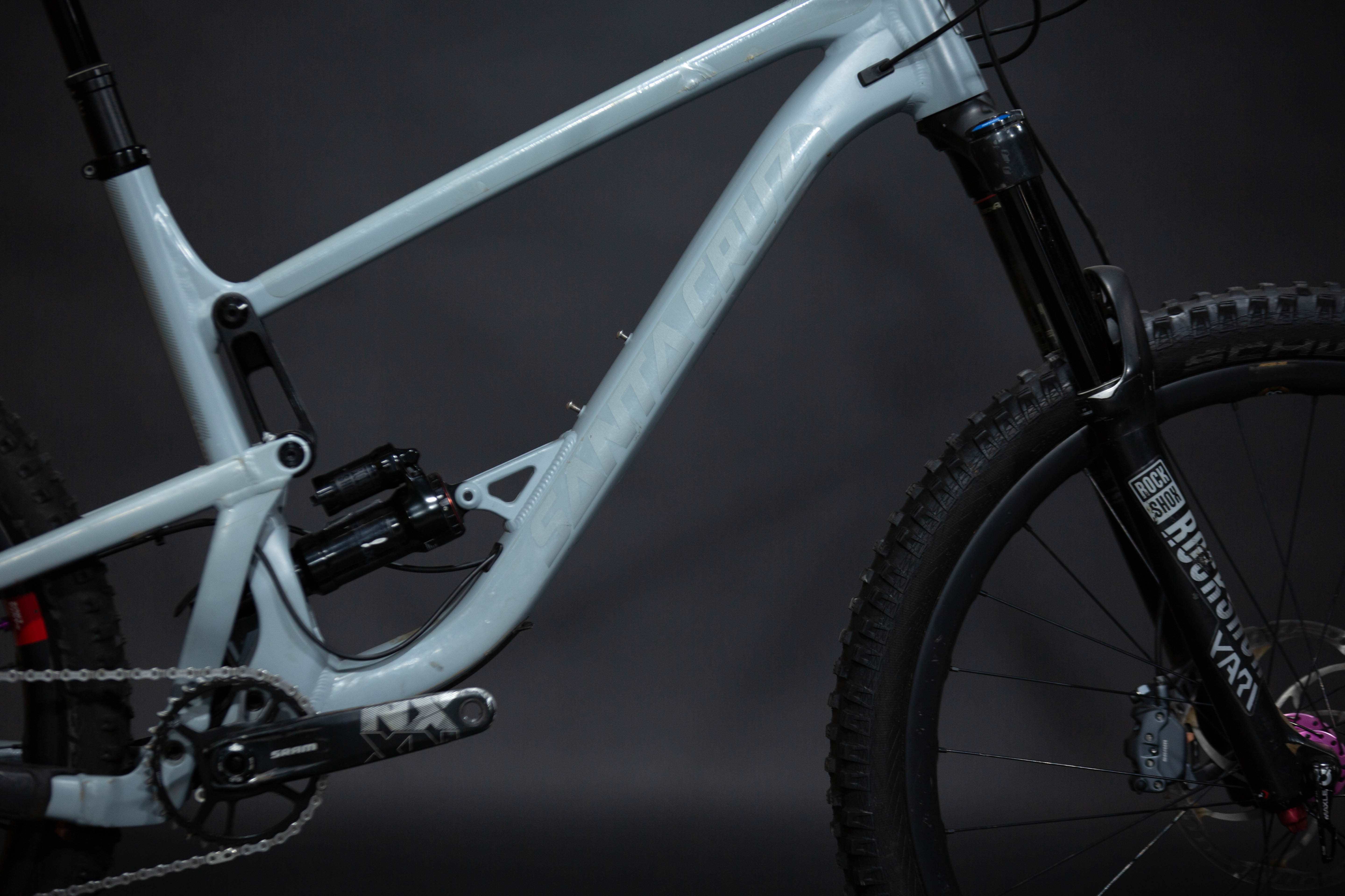 Bicicleta de Montaña Doble Supensión Santa Cruz Bronson  27.5" Talla Large (2019) Seminueva