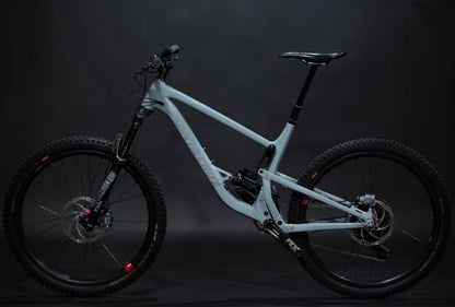 Bicicleta de Montaña Doble Supensión Santa Cruz Bronson  27.5" Talla Large (2019) Seminueva