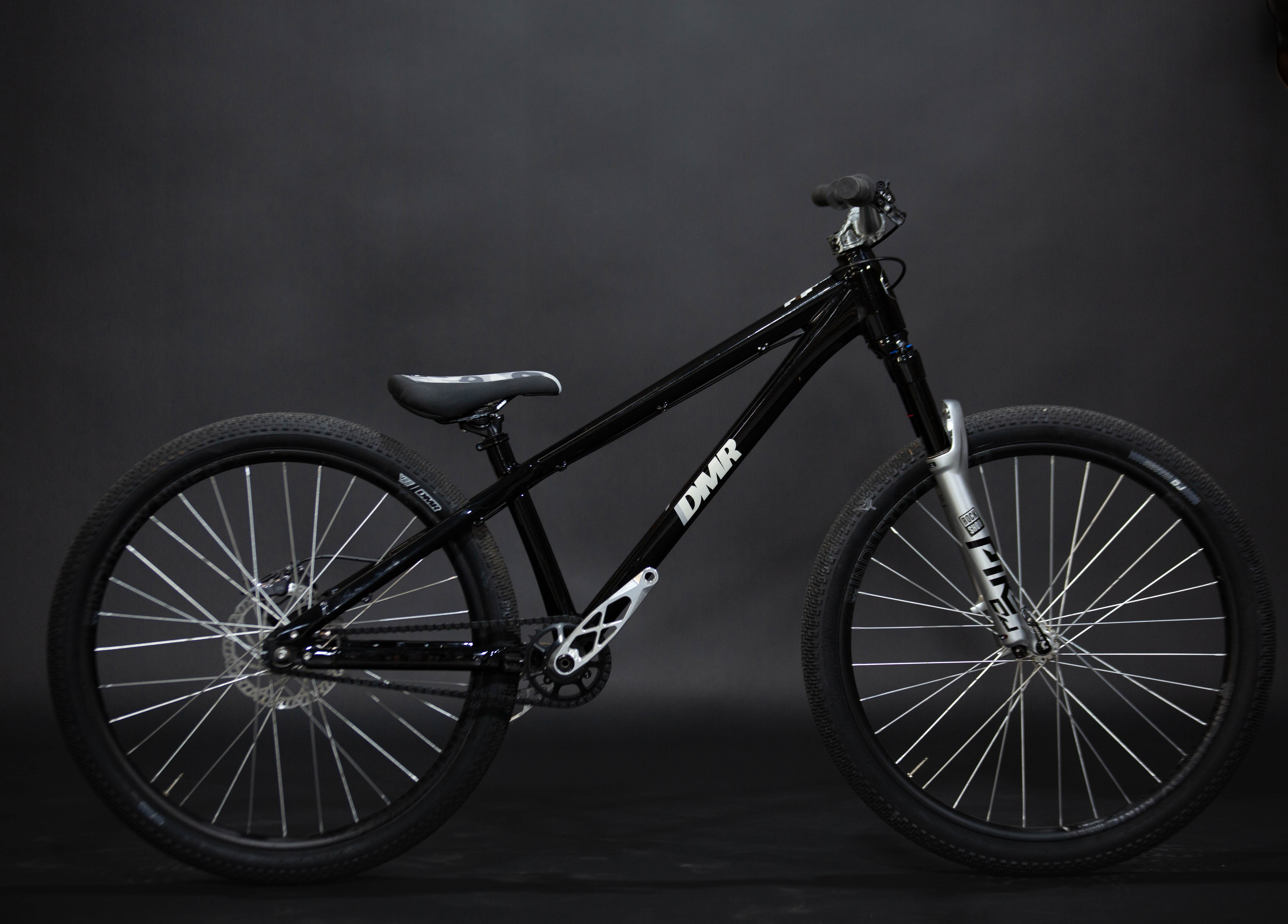 Bicicleta de ciudad Dirt Jump DMR RHYTHM Talla Regular Rodado 26" (2022) Seminueva