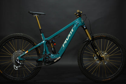 Bicicleta de Montaña Asistida Doble Suspensión Pivot Cycles Shuttle LT 29" Talla Large (2025) Seminueva