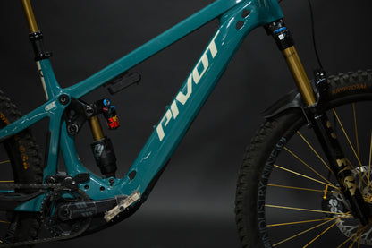 Bicicleta de Montaña Asistida Doble Suspensión Pivot Cycles Shuttle LT 29" Talla Large (2025) Seminueva