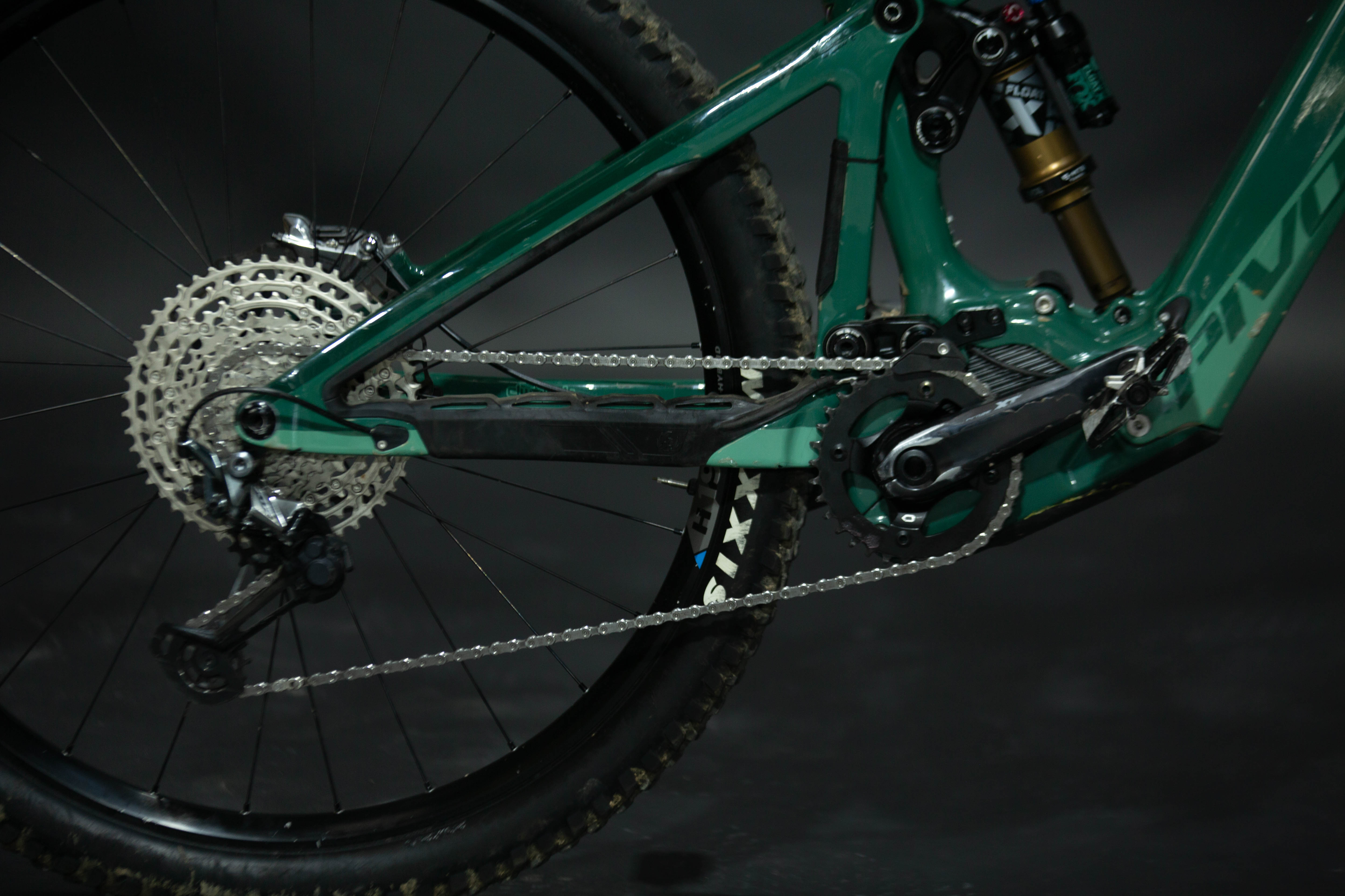 Bicicleta de Montaña Asistida Doble Suspensión Pivot Cycles Shuttle LT 29" Talla Medium (2023) Seminueva