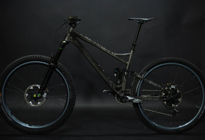 Bicicleta De Montaña Doble Suspensión Banshee Titan 29/27.5" Talla Large (2022) Seminueva