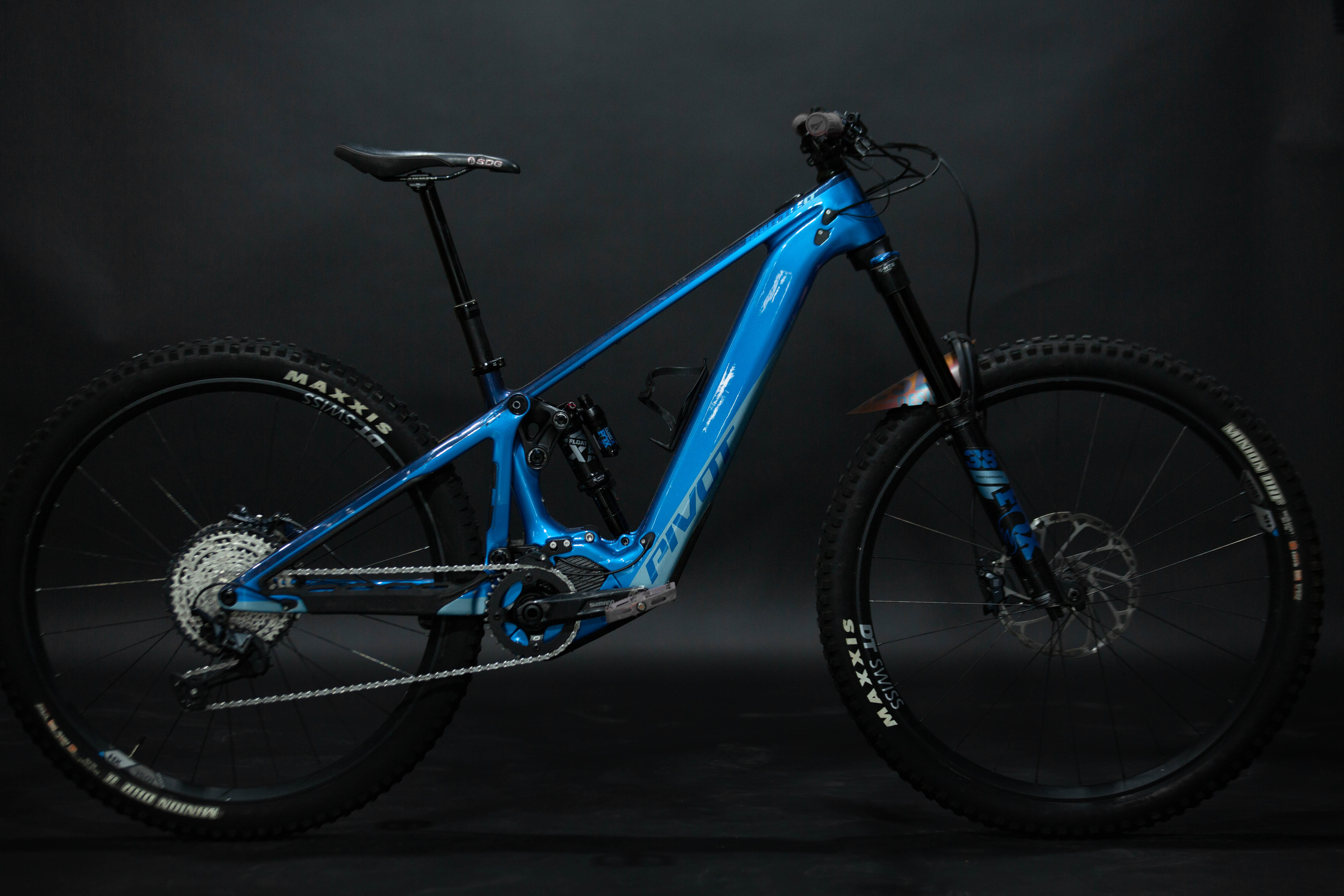 Bicicleta de Montaña Asistida Doble Suspensión Pivot Cycles Shuttle LT 29" Talla Small (2023) Seminueva