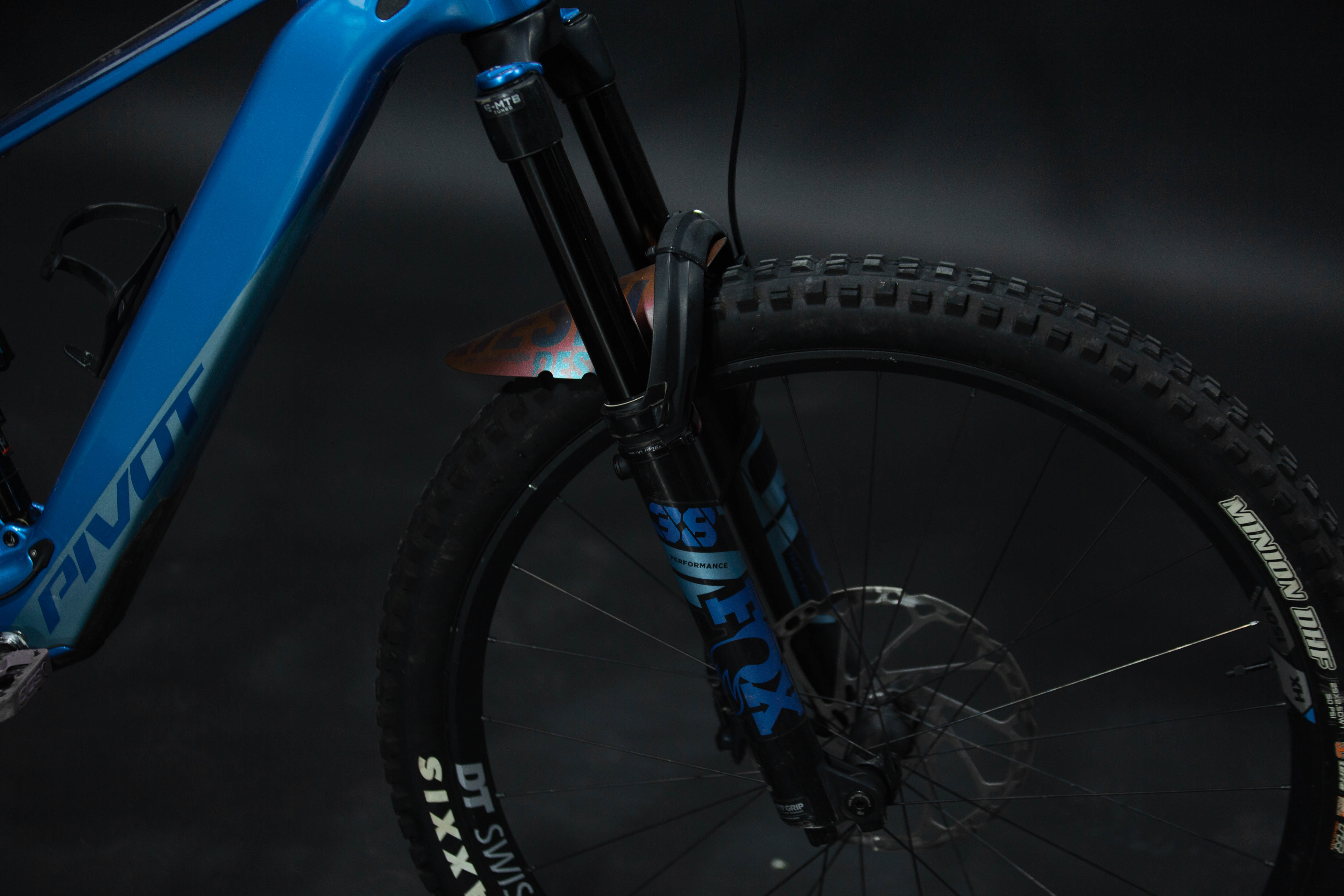 Bicicleta de Montaña Asistida Doble Suspensión Pivot Cycles Shuttle LT 29" Talla Small (2023) Seminueva