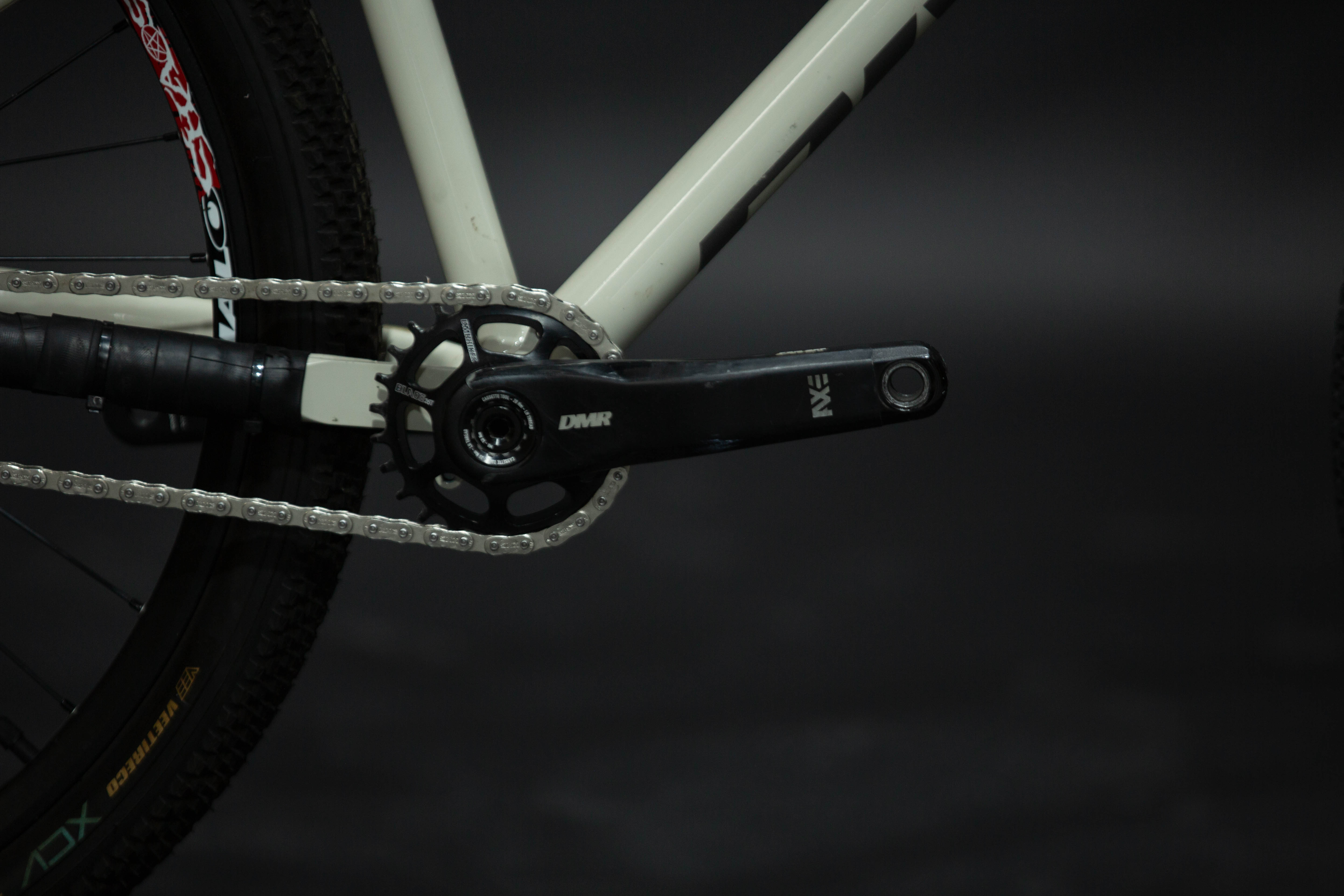 Bicicleta de ciudad Dirt Jump Pivot Point Talla Regular Rodado 26" (2024) Seminueva