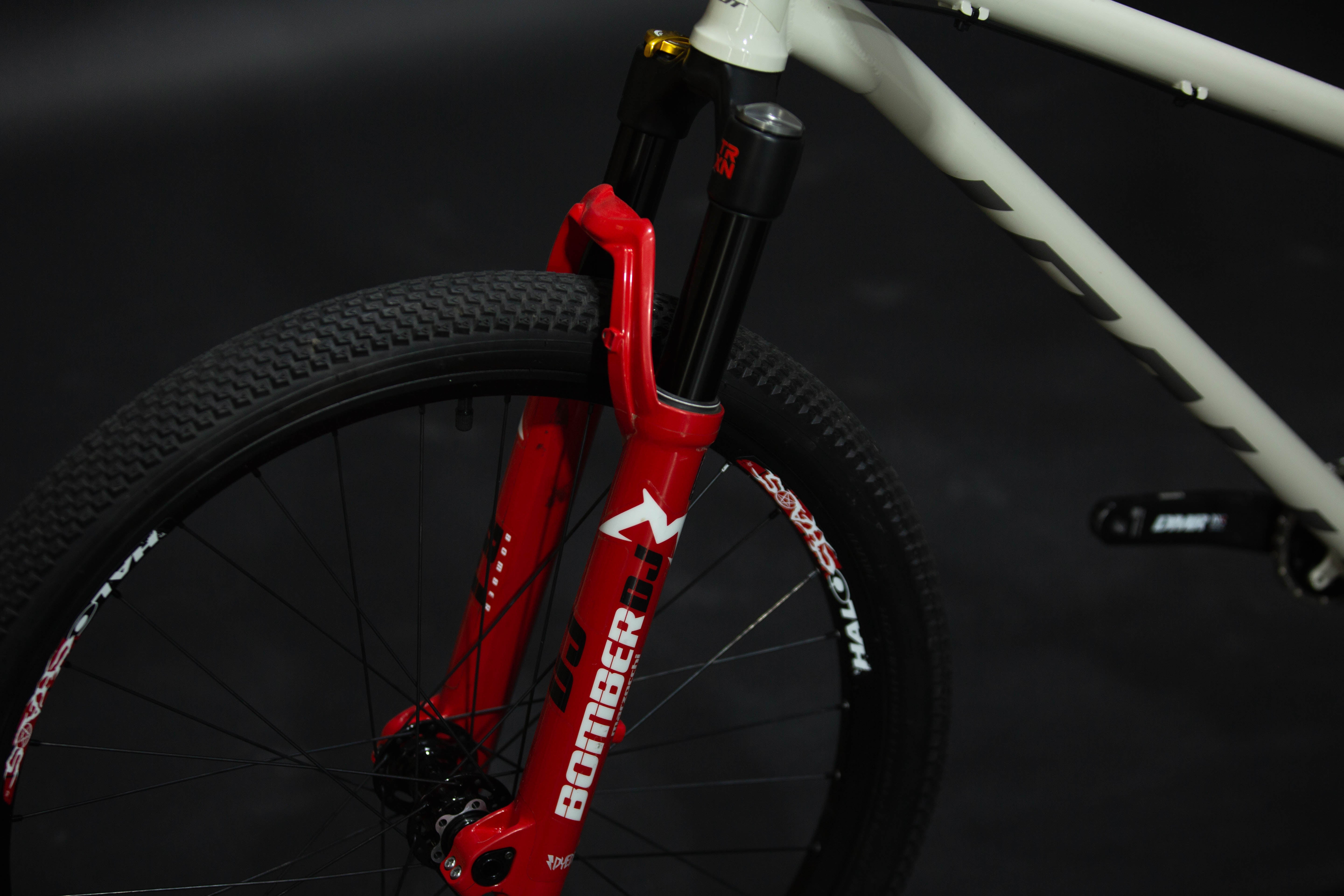 Bicicleta de ciudad Dirt Jump Pivot Point Talla Regular Rodado 26" (2024) Seminueva