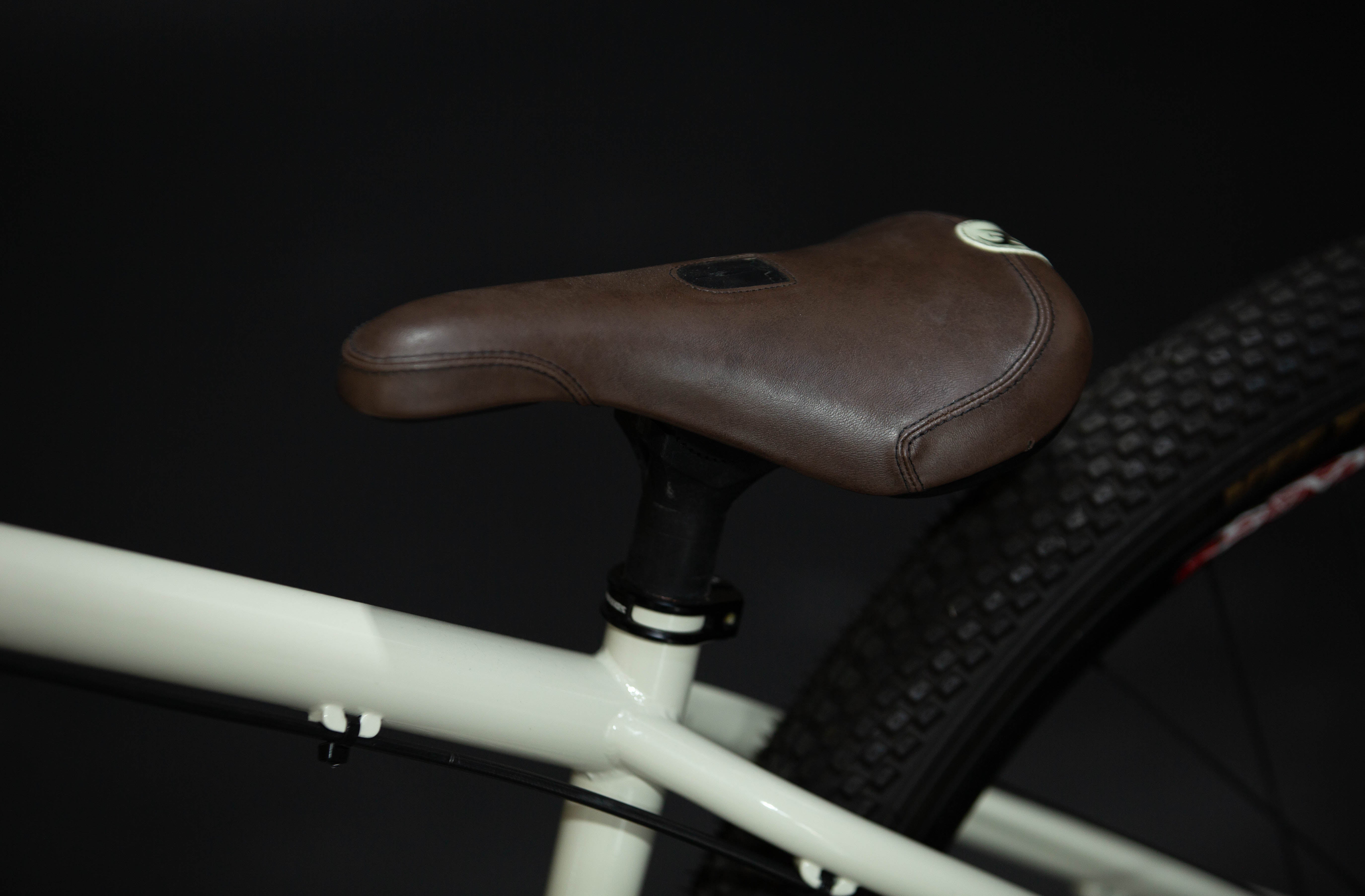 Bicicleta de ciudad Dirt Jump Pivot Point Talla Regular Rodado 26" (2024) Seminueva