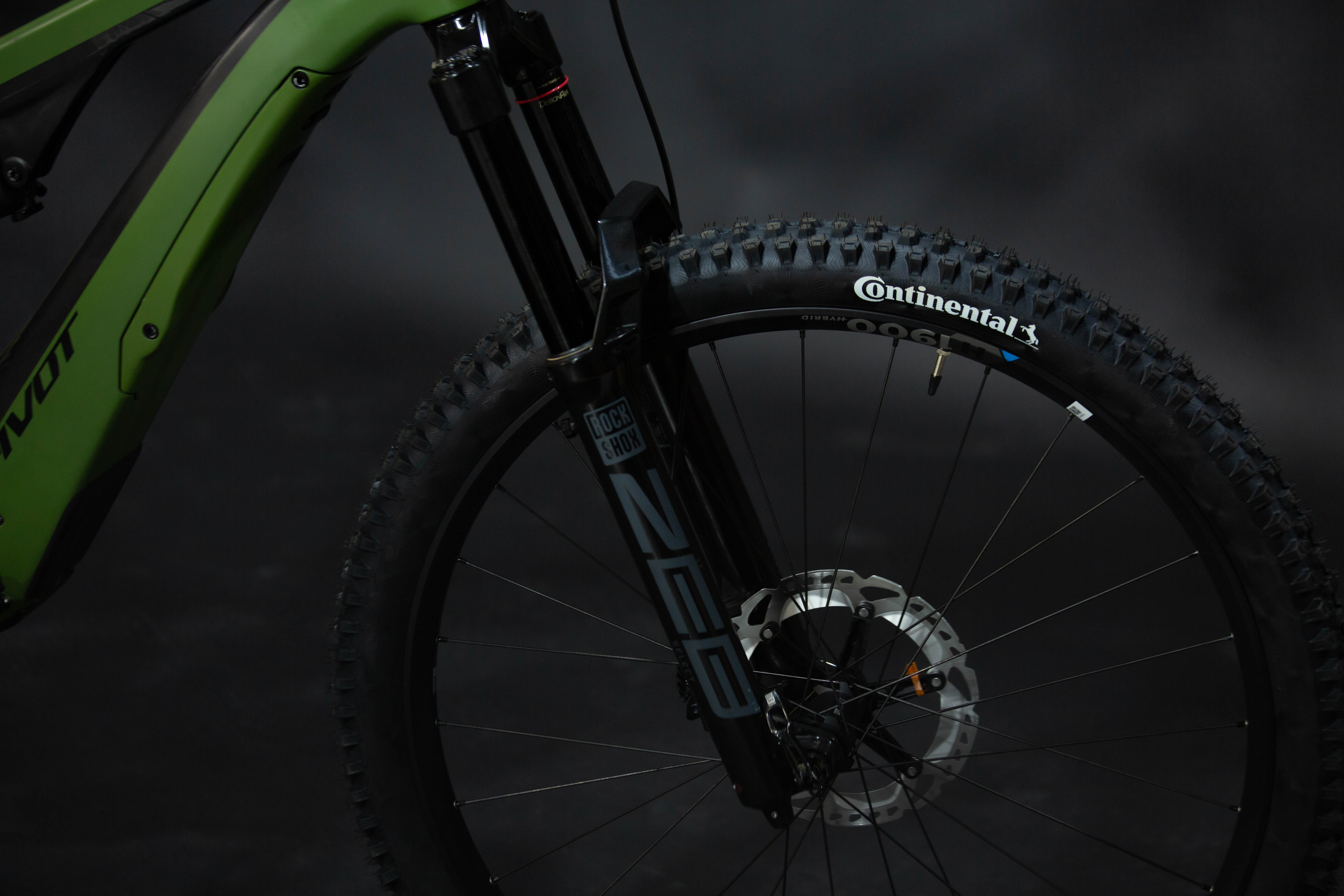 Bicicleta de Montaña Asistida Doble Suspensión Pivot Cycles Shuttle AM 29" Talla Large (2021) Seminueva