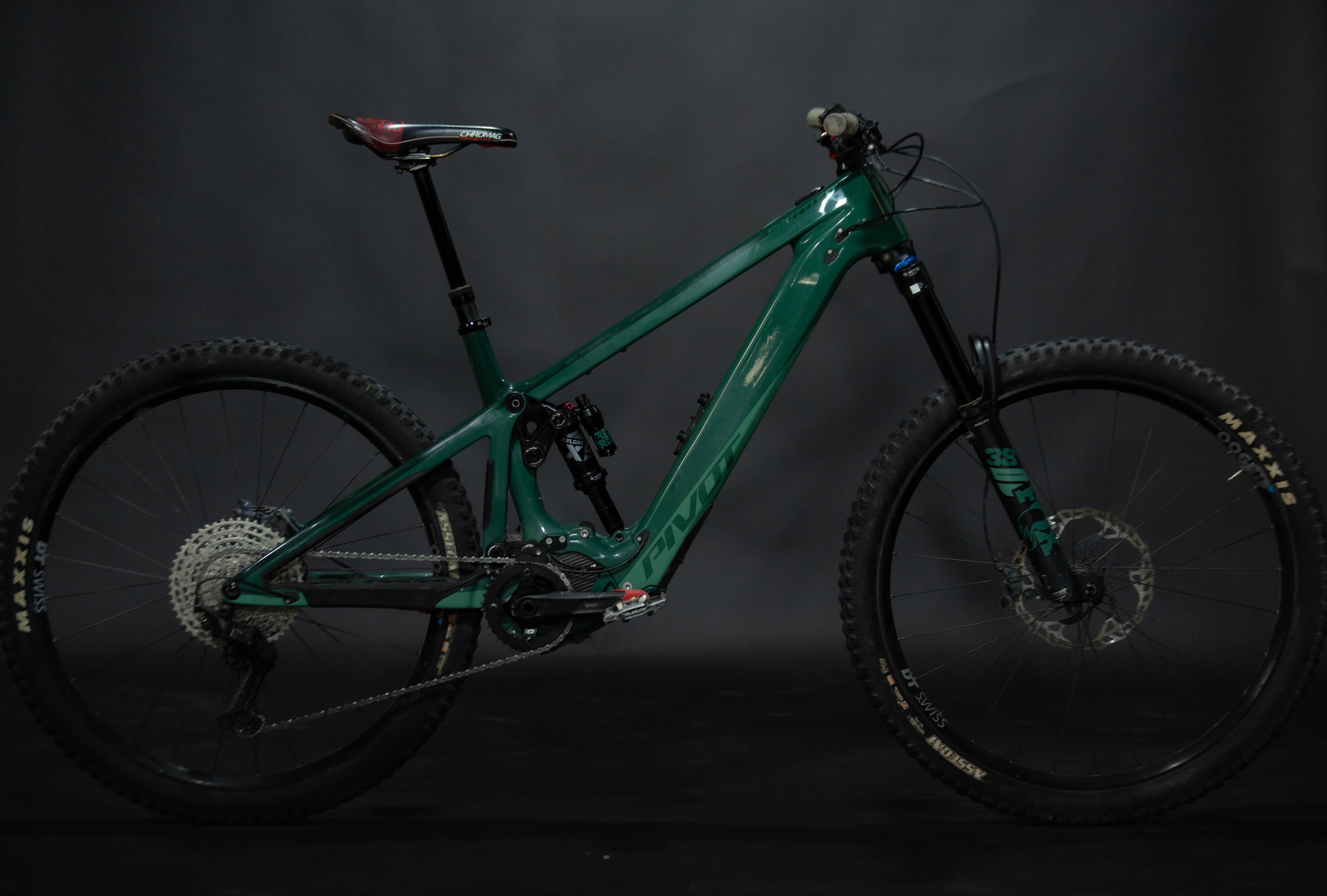 Bicicleta de Montaña Asistida Doble Suspensión Pivot Cycles Shuttle LT 29" Talla Large (2022) Seminueva