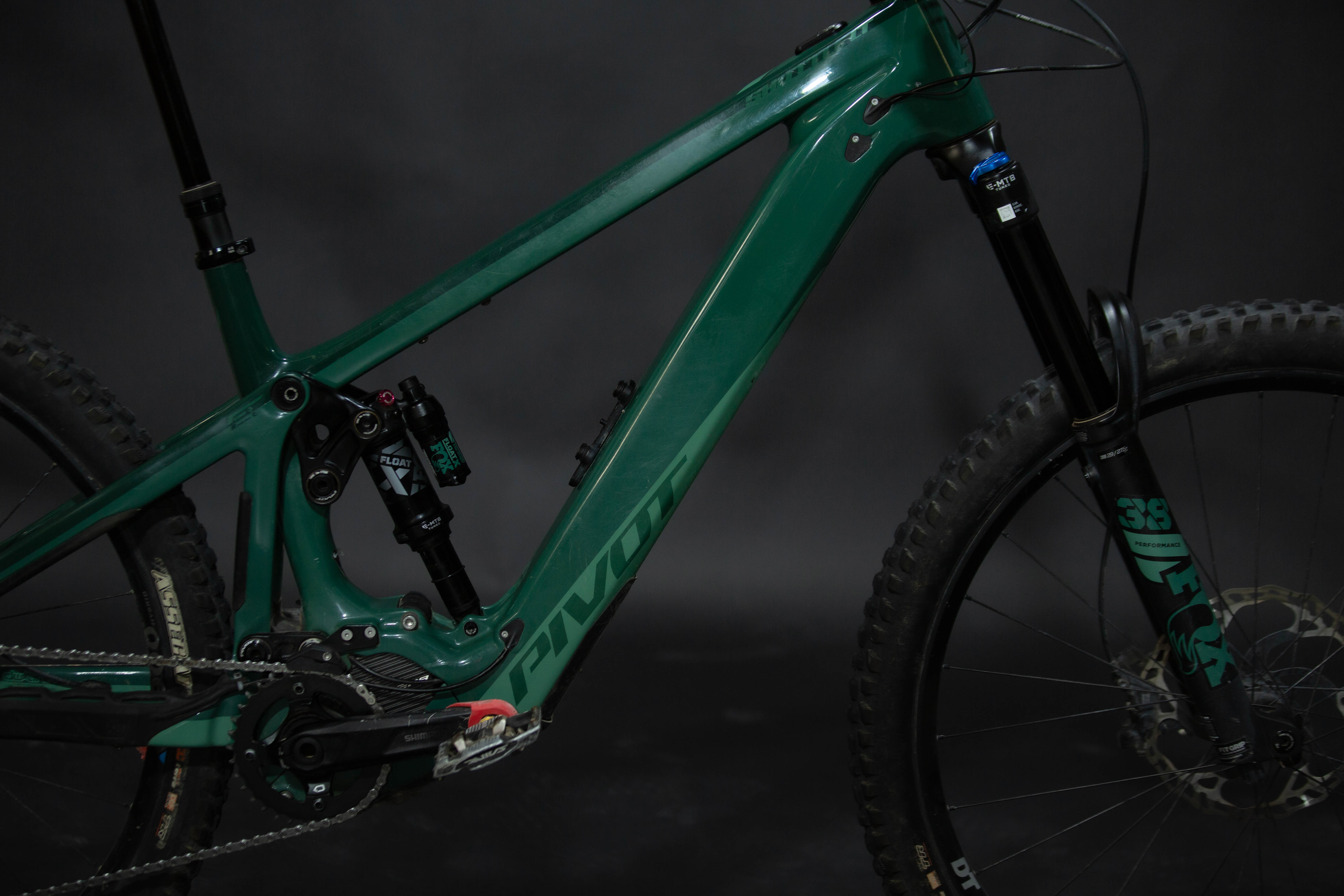 Bicicleta de Montaña Asistida Doble Suspensión Pivot Cycles Shuttle LT 29" Talla Large (2022) Seminueva