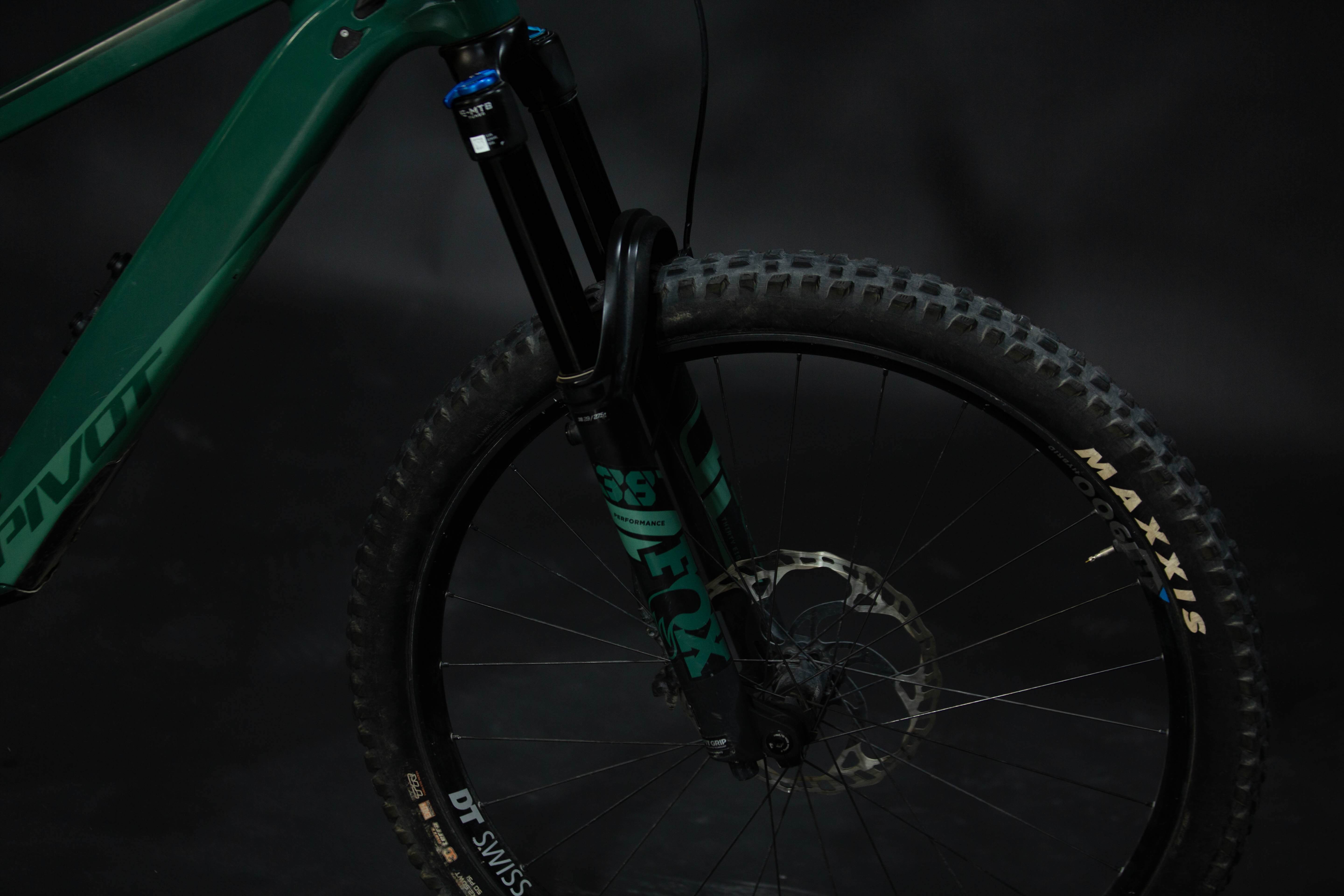 Bicicleta de Montaña Asistida Doble Suspensión Pivot Cycles Shuttle LT 29" Talla Large (2022) Seminueva