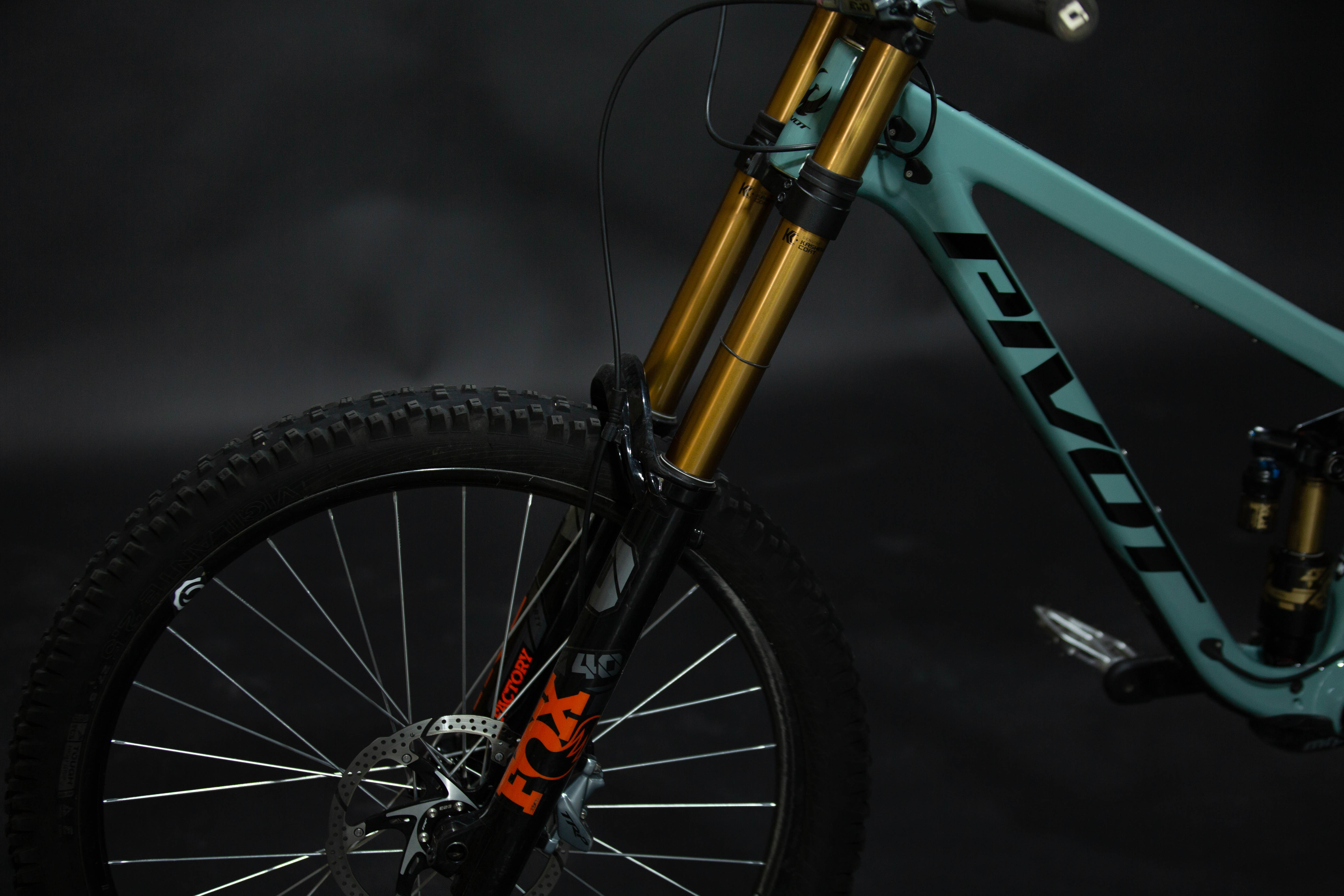 Bicicleta De Montaña Doble Suspensión Pivot Cycles Mach 6 27.5" Talla Medium (2025) Seminueva