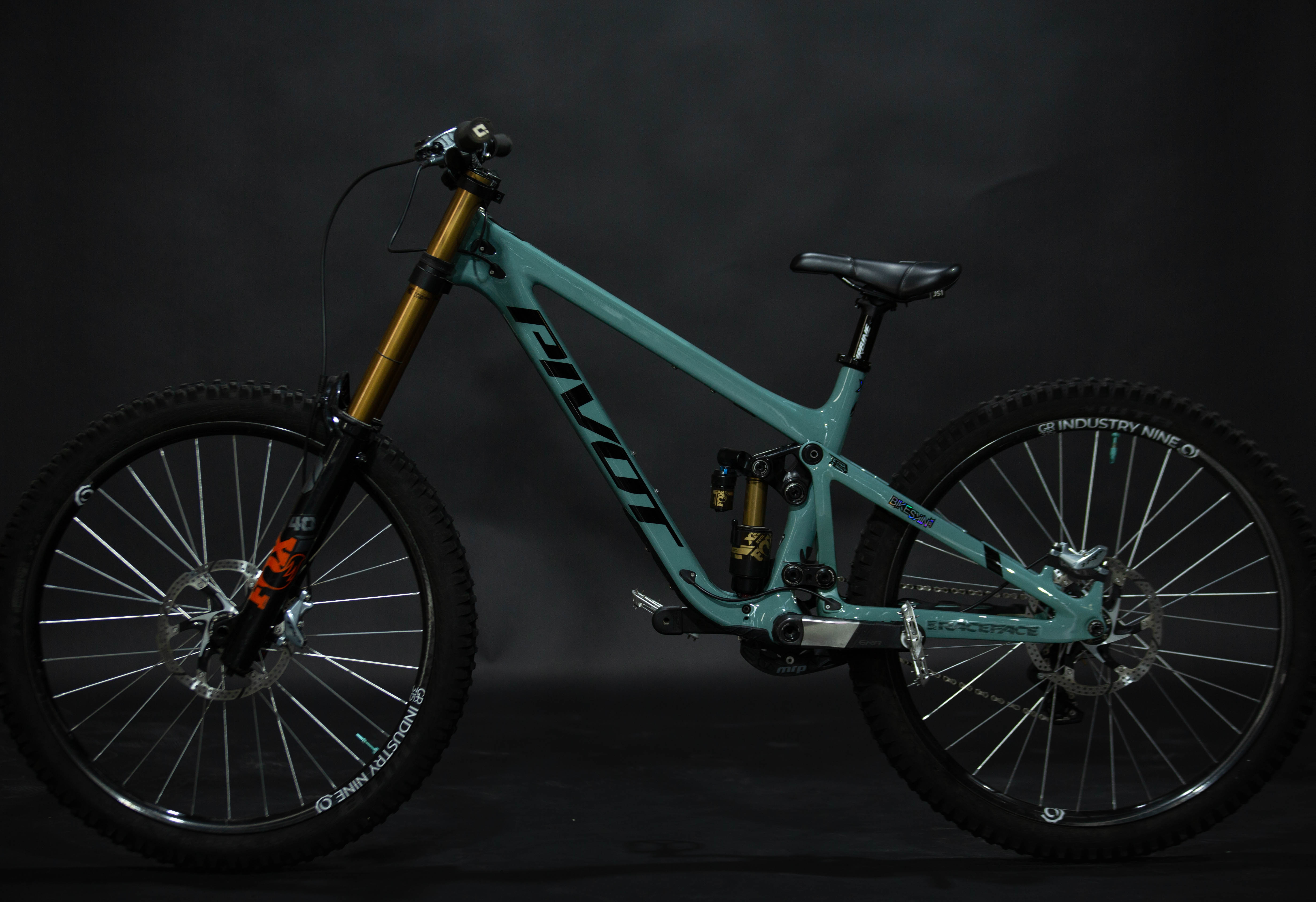 Bicicleta De Montaña Doble Suspensión Pivot Cycles Mach 6 27.5" Talla Medium (2025) Seminueva