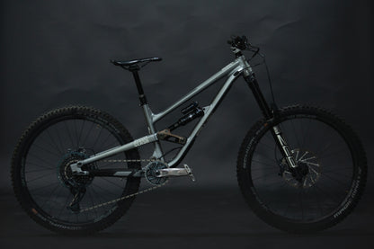 Bicicleta de Montaña Doble Suspension Commencal Clash 27.5" Talla Small (2021) Seminueva