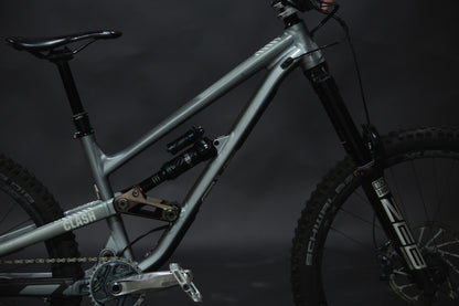Bicicleta de Montaña Doble Suspension Commencal Clash 27.5" Talla Small (2021) Seminueva
