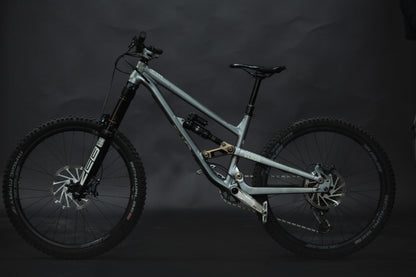 Bicicleta de Montaña Doble Suspension Commencal Clash 27.5" Talla Small (2021) Seminueva