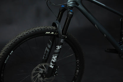 Bicicleta de Montaña Doble Suspension YT Izzo Core 2 Rodado 29" Talla Large (2022) Seminueva