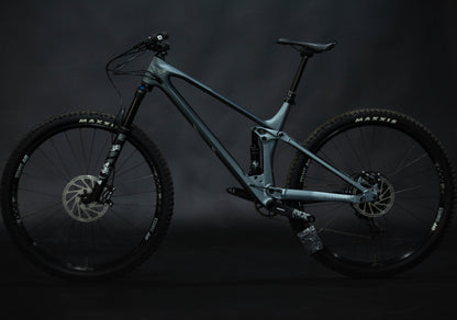 Bicicleta de Montaña Doble Suspension YT Izzo Core 2 Rodado 29" Talla Large (2022) Seminueva