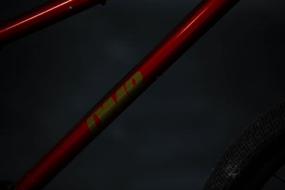 Bicicleta de ciudad Dirt Jump DMR Sect Pro Talla Regular Rodado 26" (2022) Seminueva