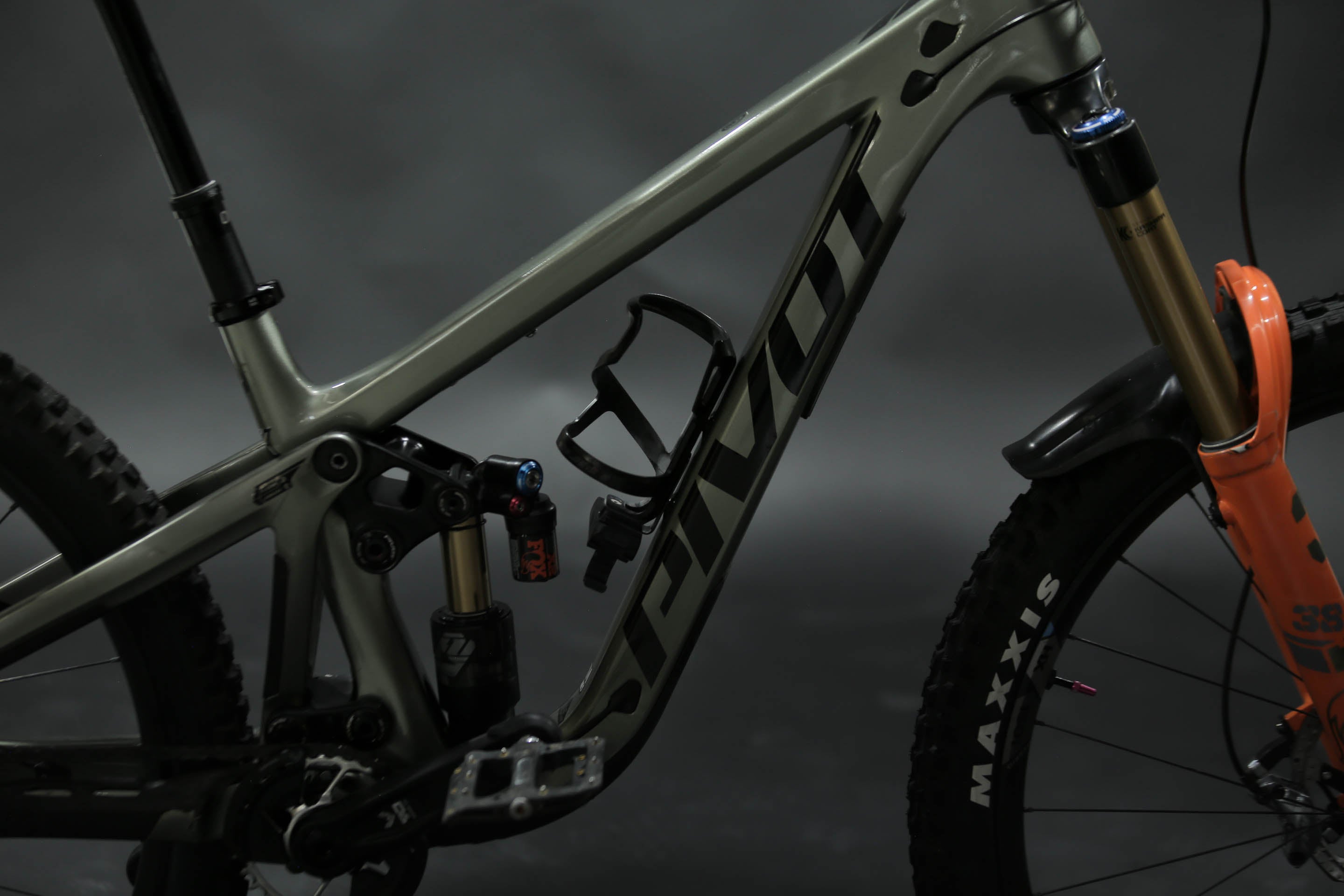 Bicicleta De Montaña Doble Suspensión Pivot Cycles Firebird 29" Talla Small (2023) Seminueva