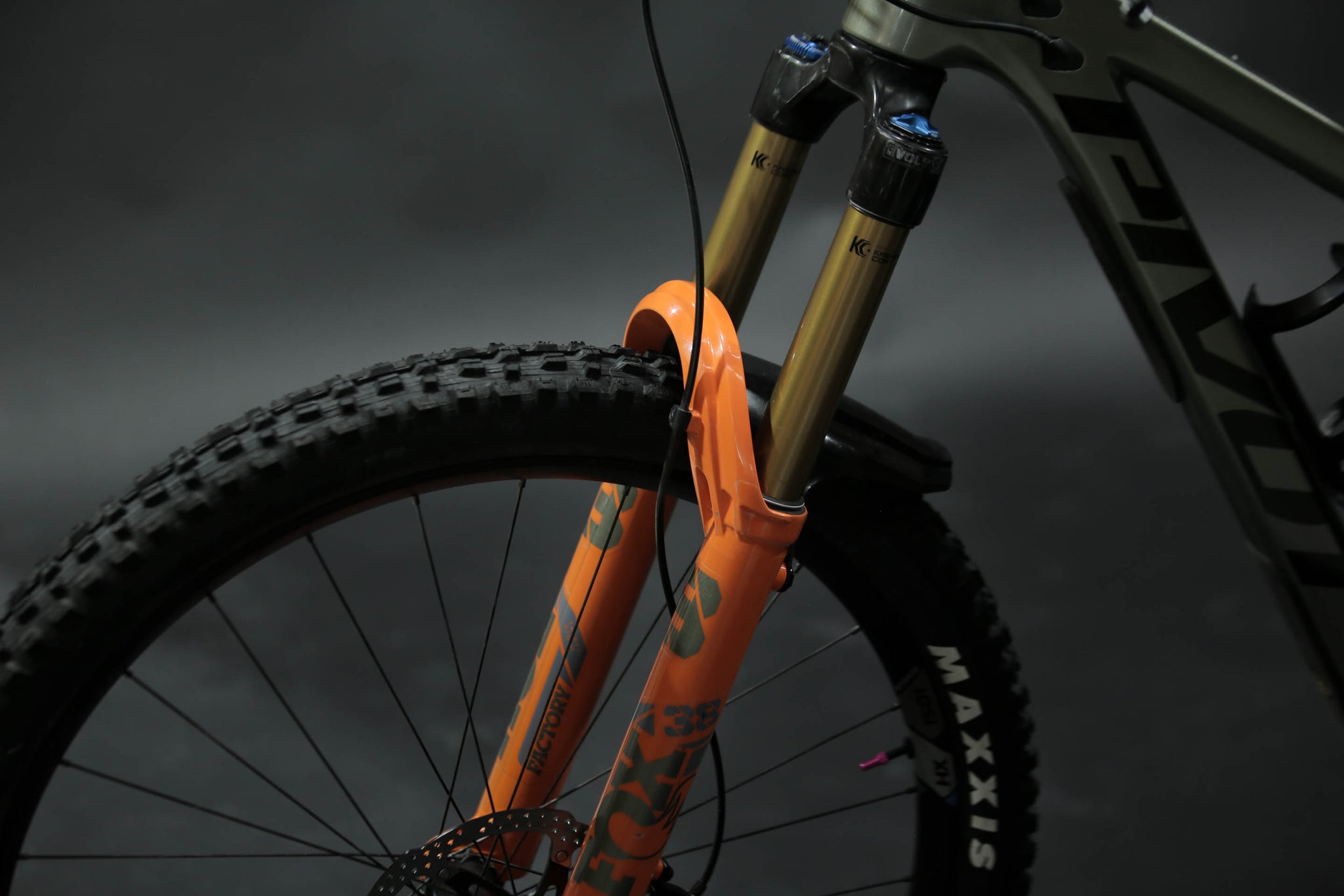 Bicicleta De Montaña Doble Suspensión Pivot Cycles Firebird 29" Talla Small (2023) Seminueva