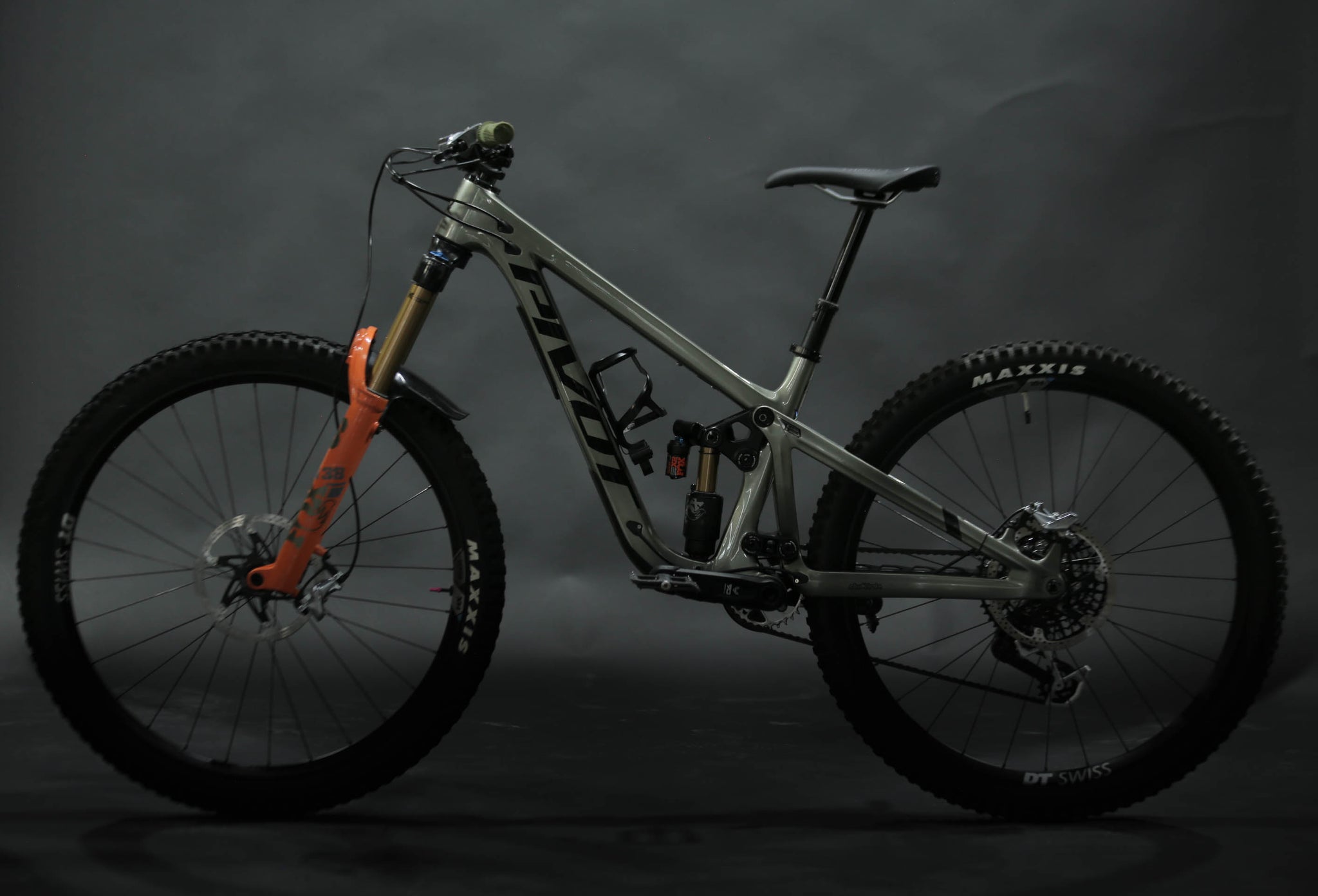 Bicicleta De Montaña Doble Suspensión Pivot Cycles Firebird 29" Talla Small (2023) Seminueva
