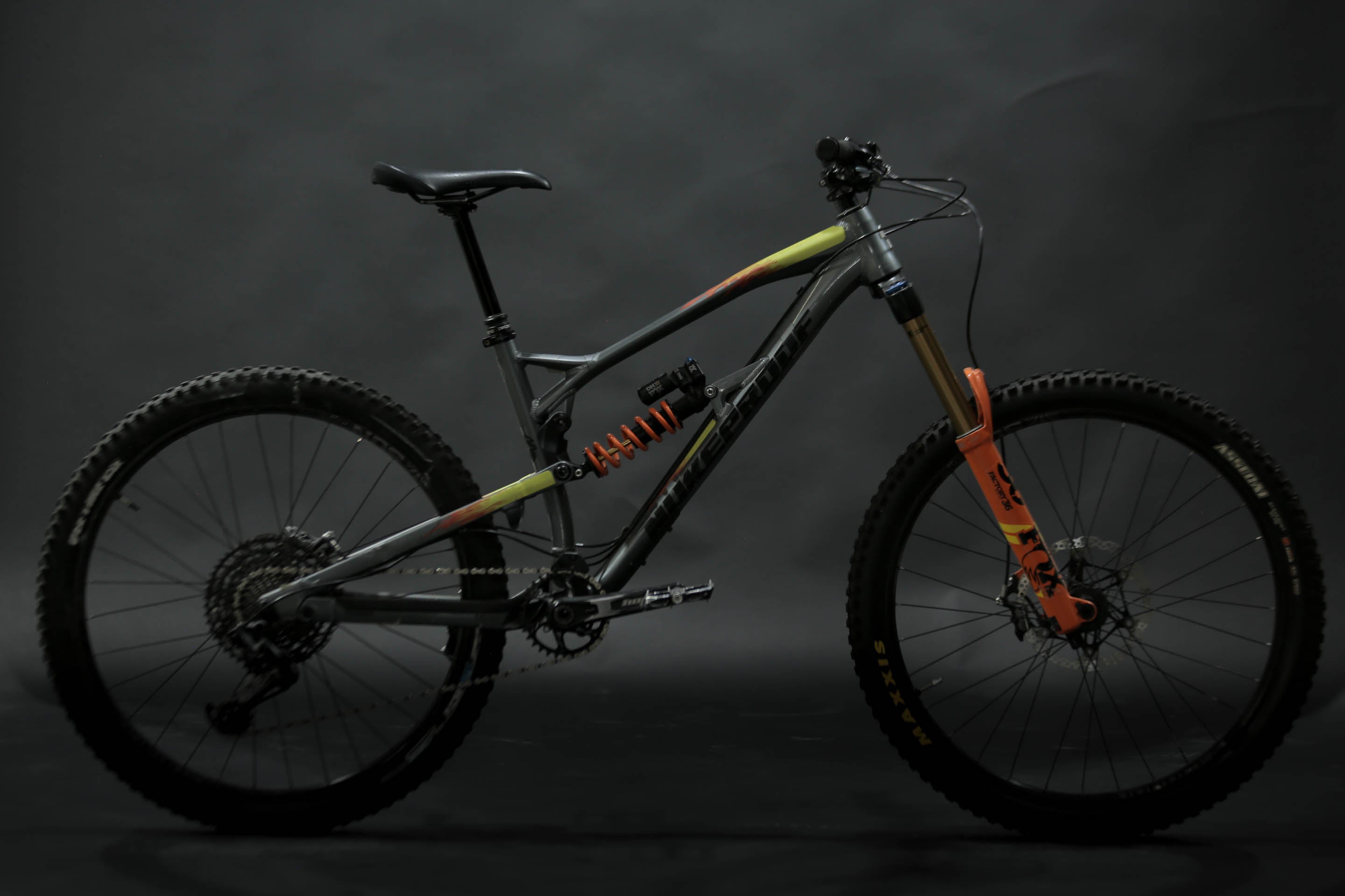 Bicicleta De Montaña Doble Suspension Nukeproof Mega 27.5" Talla Medium (2020) Seminueva