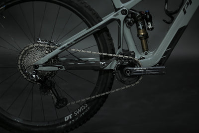 Bicicleta de Montaña Asistida Doble Suspensión Pivot Cycles Shuttle SL 29" Talla Medium (2022) Seminueva