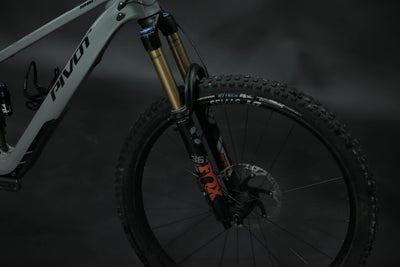 Bicicleta de Montaña Asistida Doble Suspensión Pivot Cycles Shuttle SL 29" Talla Medium (2022) Seminueva