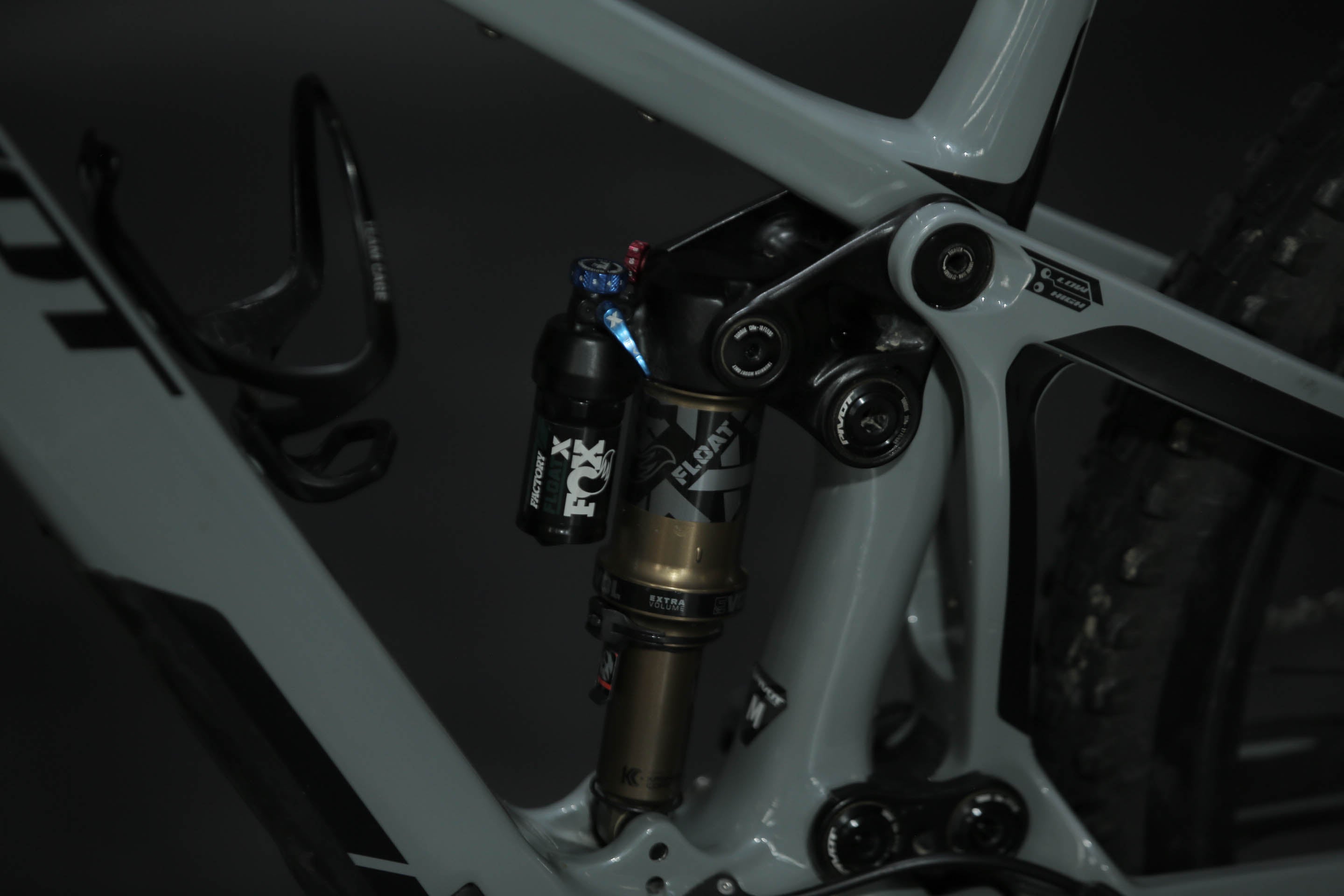 Bicicleta de Montaña Asistida Doble Suspensión Pivot Cycles Shuttle SL 29" Talla Medium (2022) Seminueva