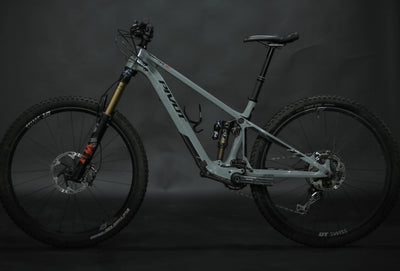 Bicicleta de Montaña Asistida Doble Suspensión Pivot Cycles Shuttle SL 29" Talla Medium (2022) Seminueva