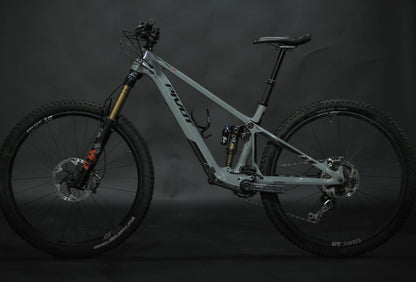 Bicicleta de Montaña Asistida Doble Suspensión Pivot Cycles Shuttle SL 29" Talla Medium (2022) Seminueva