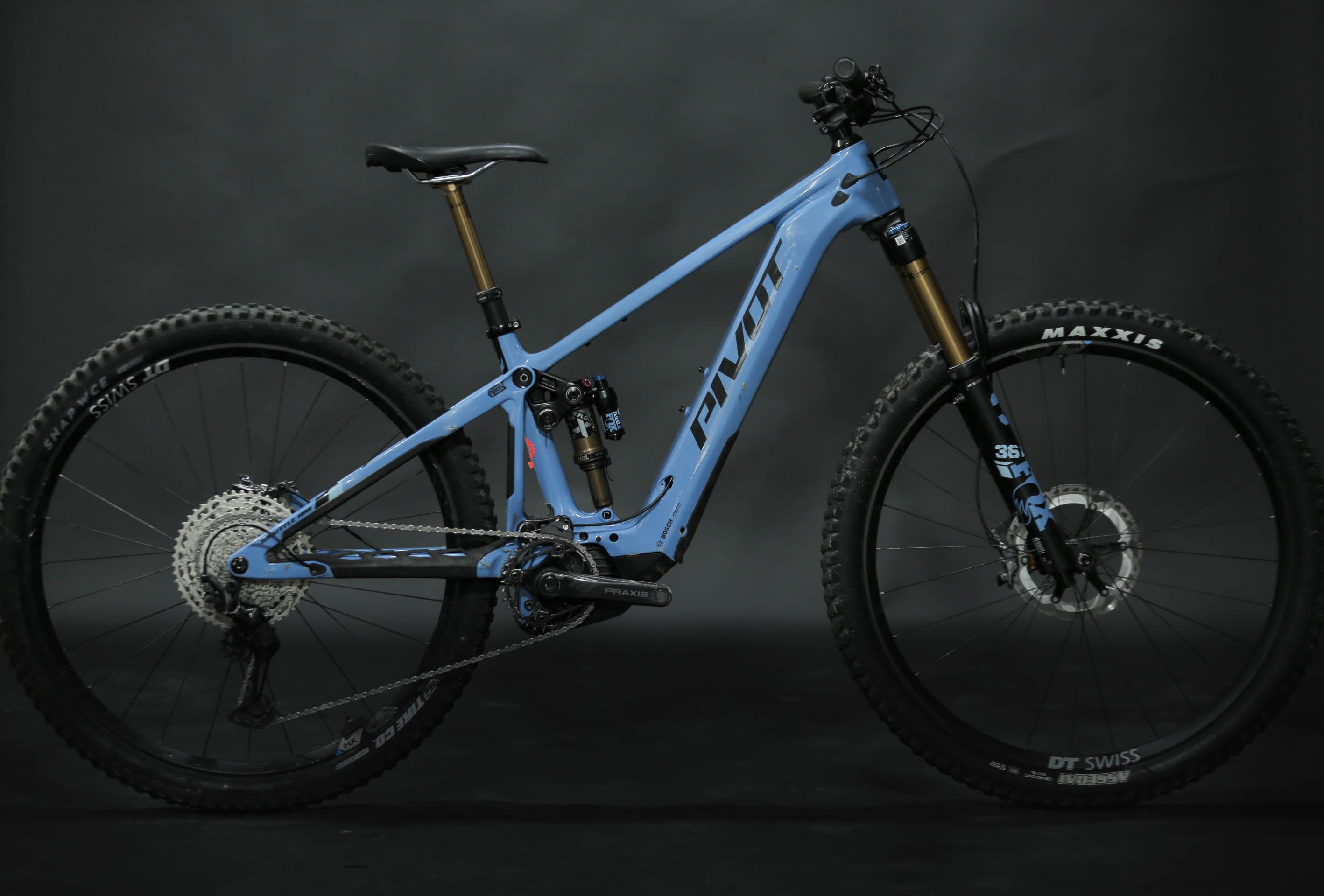 Bicicleta de Montaña Asistida Doble Suspensión Pivot Cycles Shuttle AM 29" Talla Small (2024) Seminueva