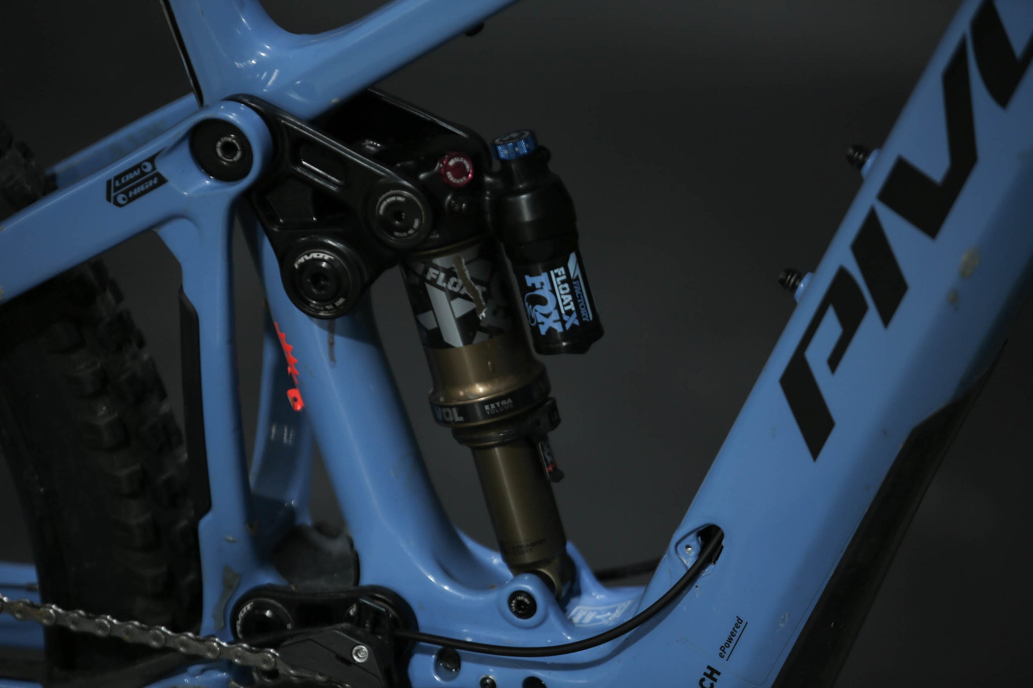 Bicicleta de Montaña Asistida Doble Suspensión Pivot Cycles Shuttle AM 29" Talla Small (2024) Seminueva