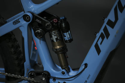 Bicicleta de Montaña Asistida Doble Suspensión Pivot Cycles Shuttle AM 29" Talla Small (2024) Seminueva